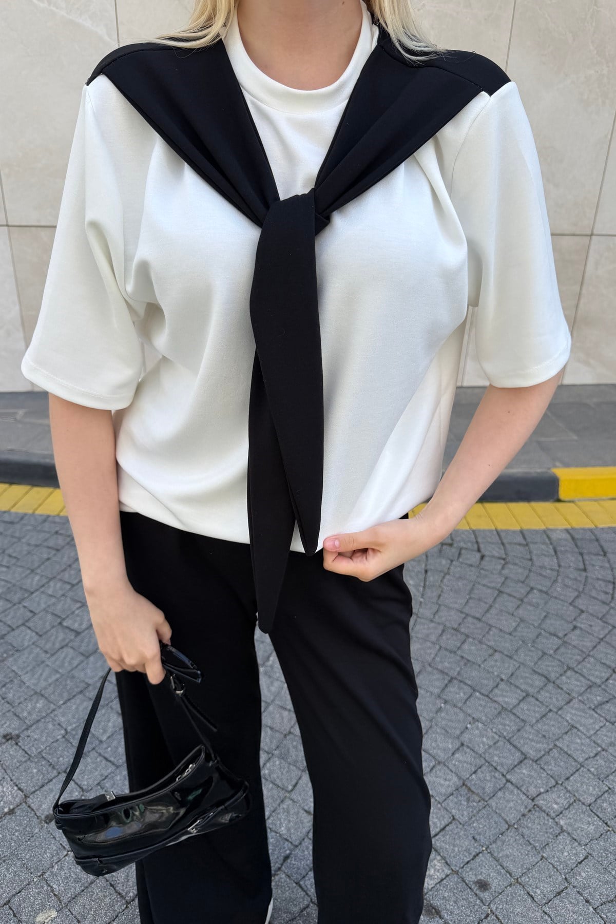 FULAR DETAYLI TSHIRT PANTOLON TAKIM
