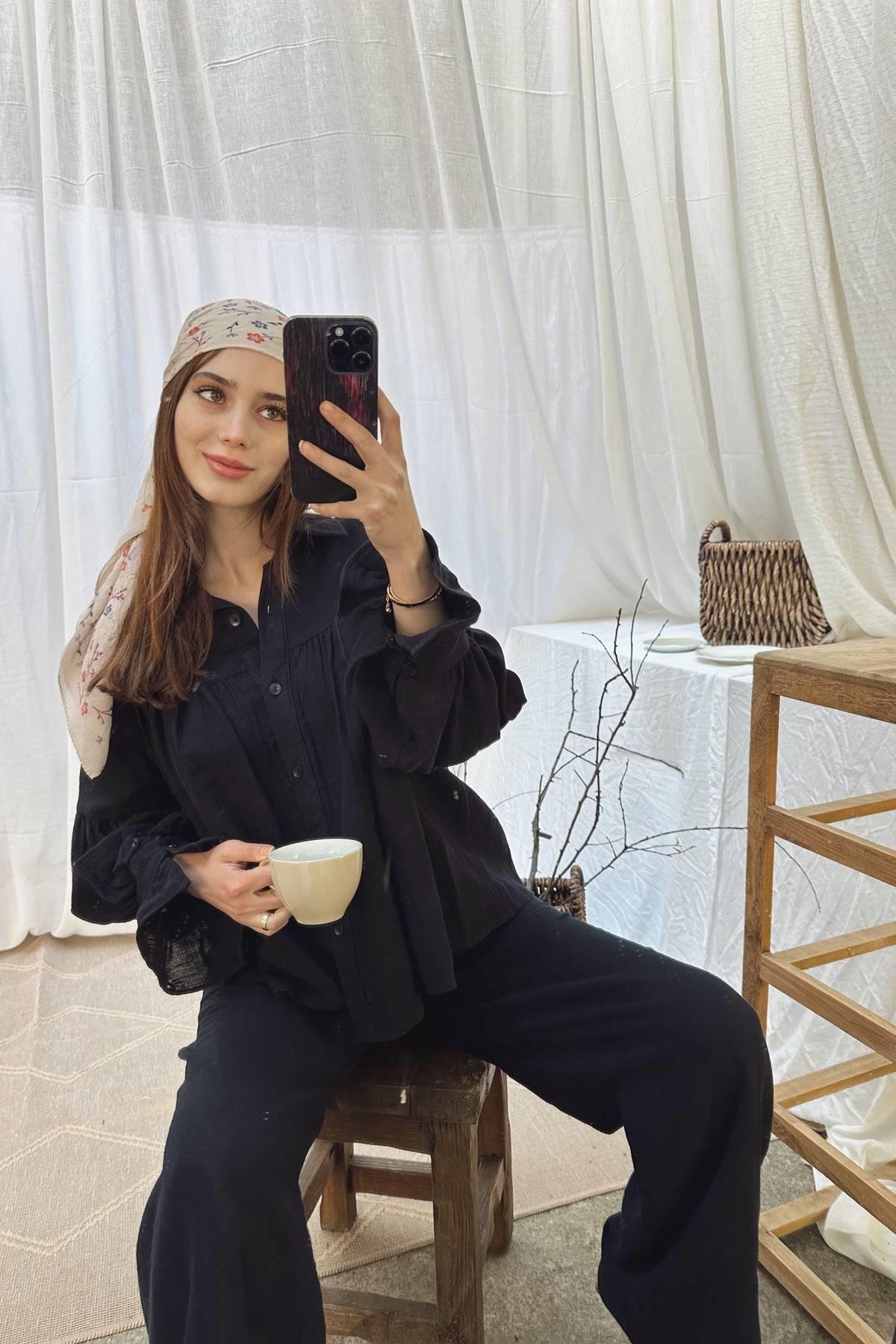 GÖĞÜS VE MANŞET BÜZGÜLÜ BLUZ PANTOLON TAKIM