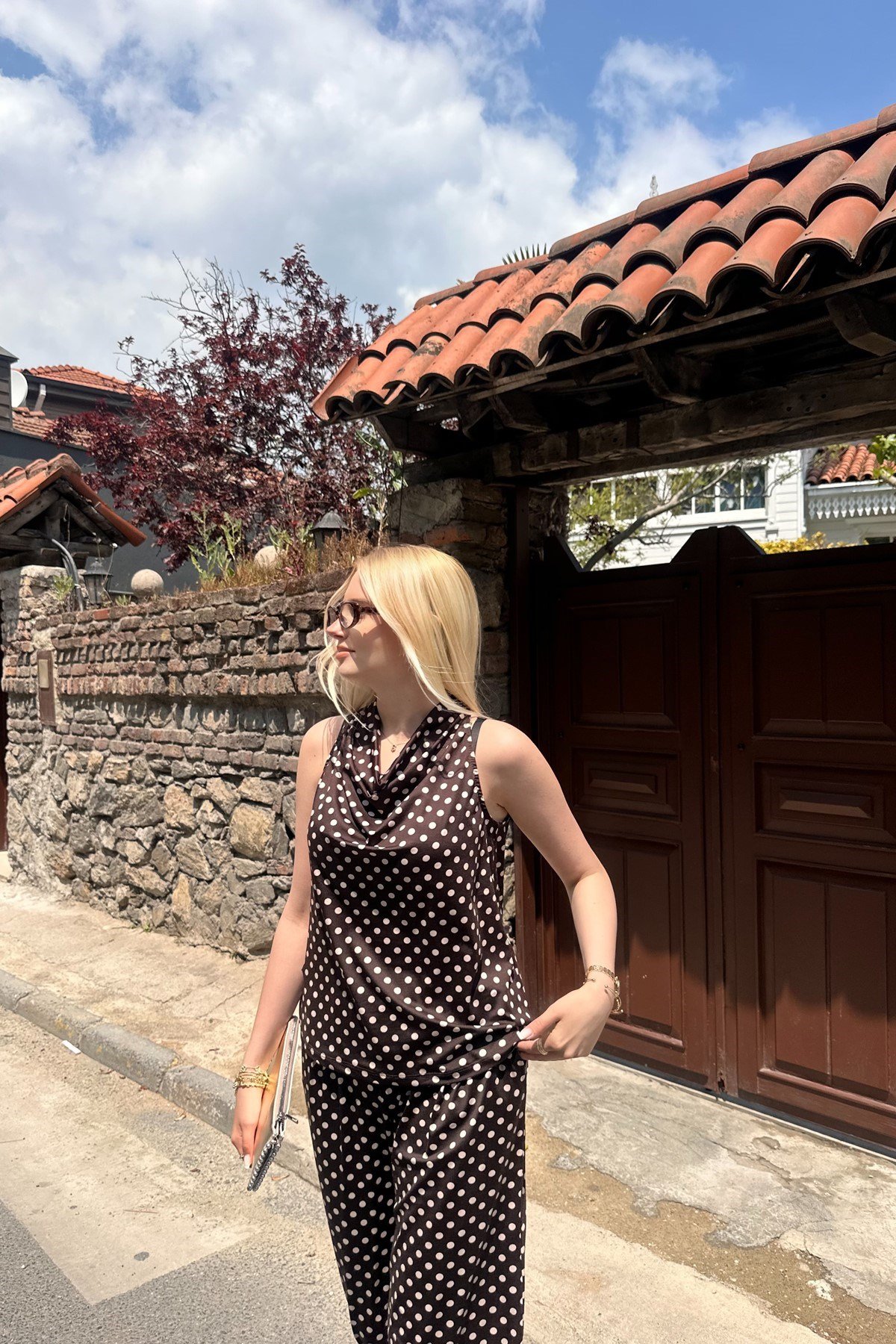 PUANTİYE DESEN DEGAJE YAKA BLUZ PANTOLON TAKIM