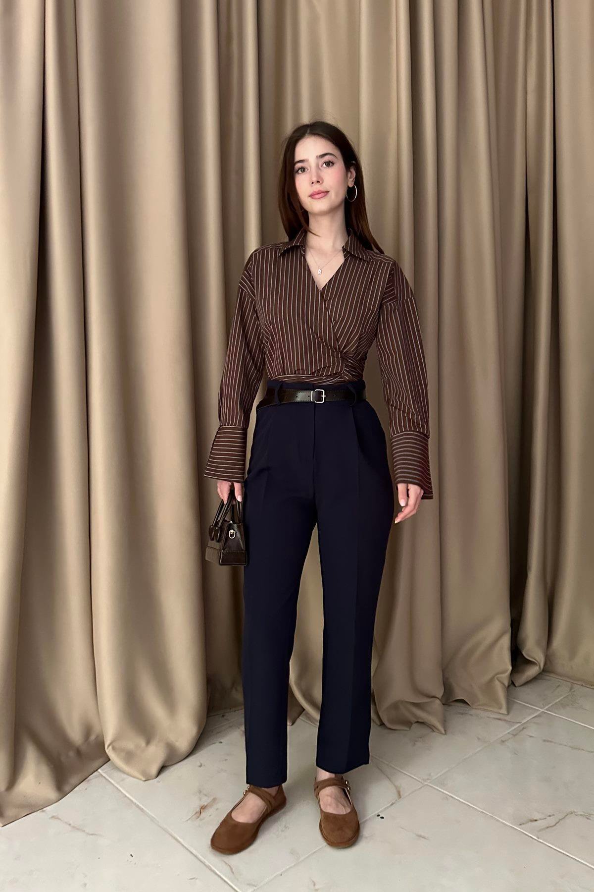 PAÇA YIRTMAÇLI KEMERLİ PANTALON