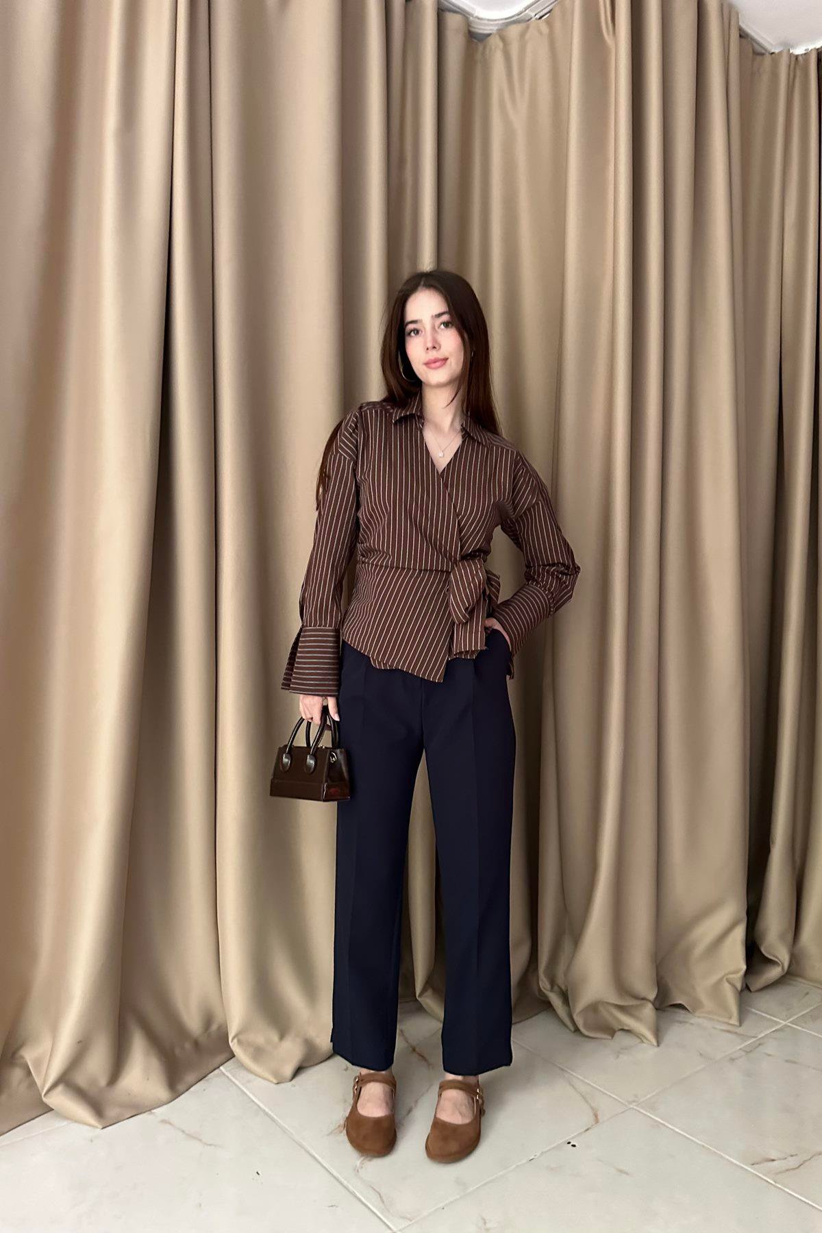 PAÇA YIRTMAÇLI KEMERLİ PANTALON