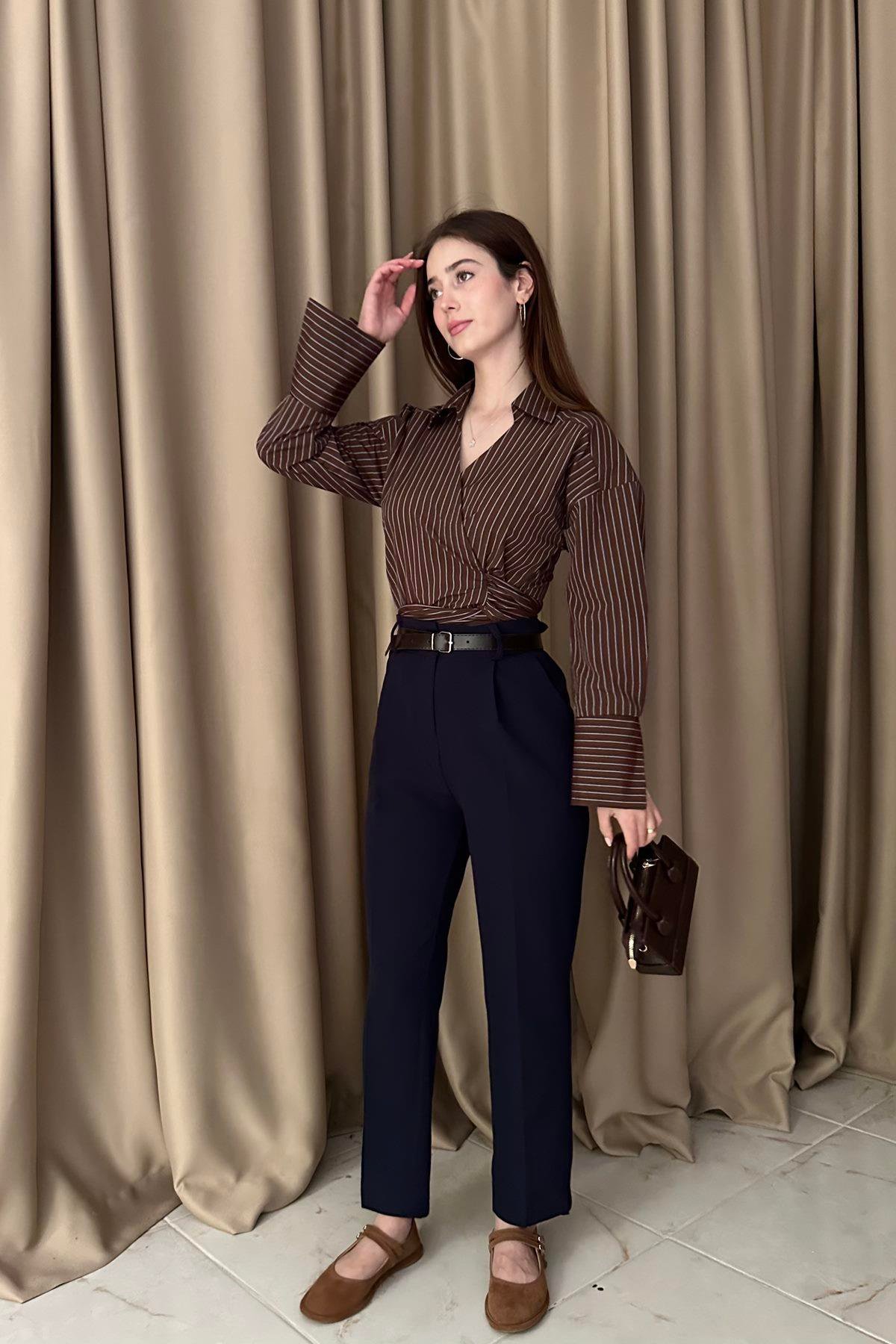 PAÇA YIRTMAÇLI KEMERLİ PANTALON