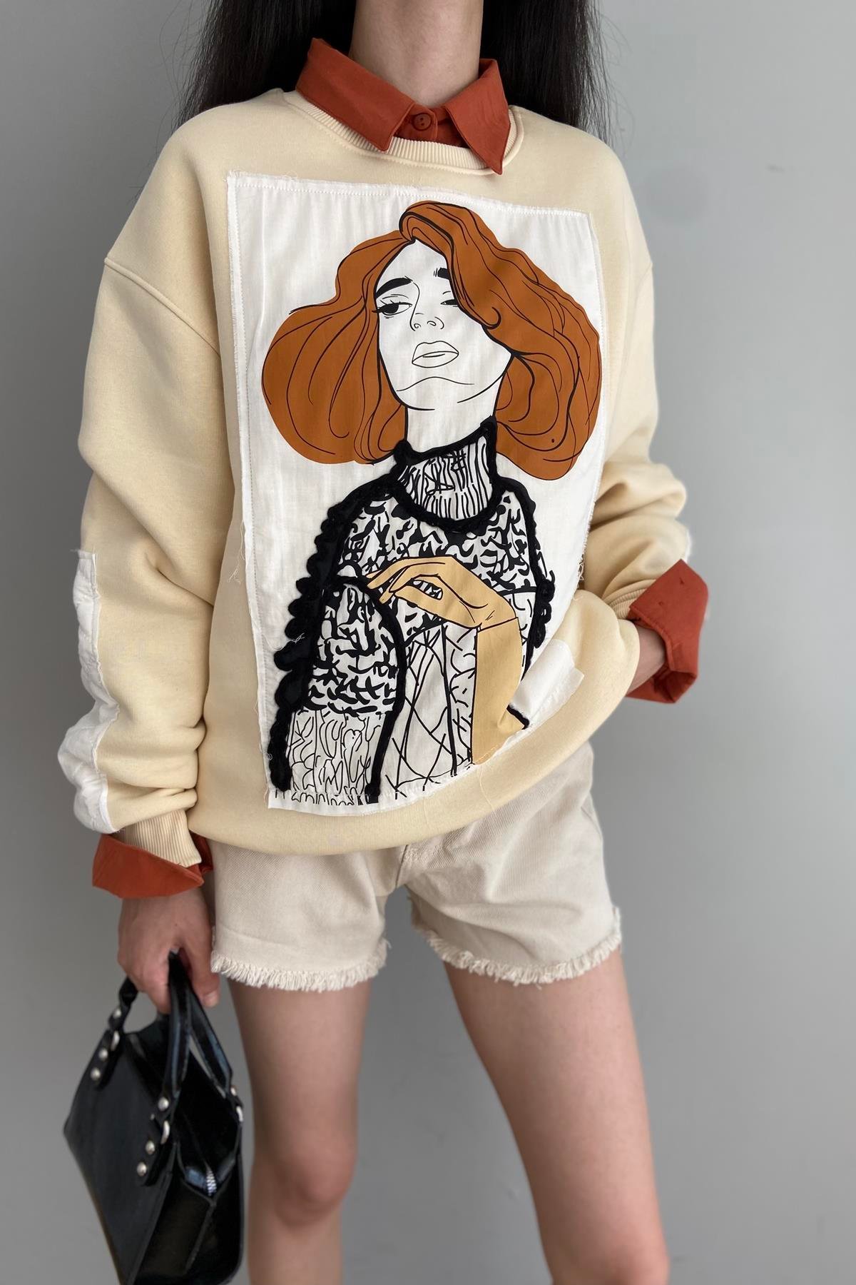 APLİKE DETAYLI SWEATSHIRT