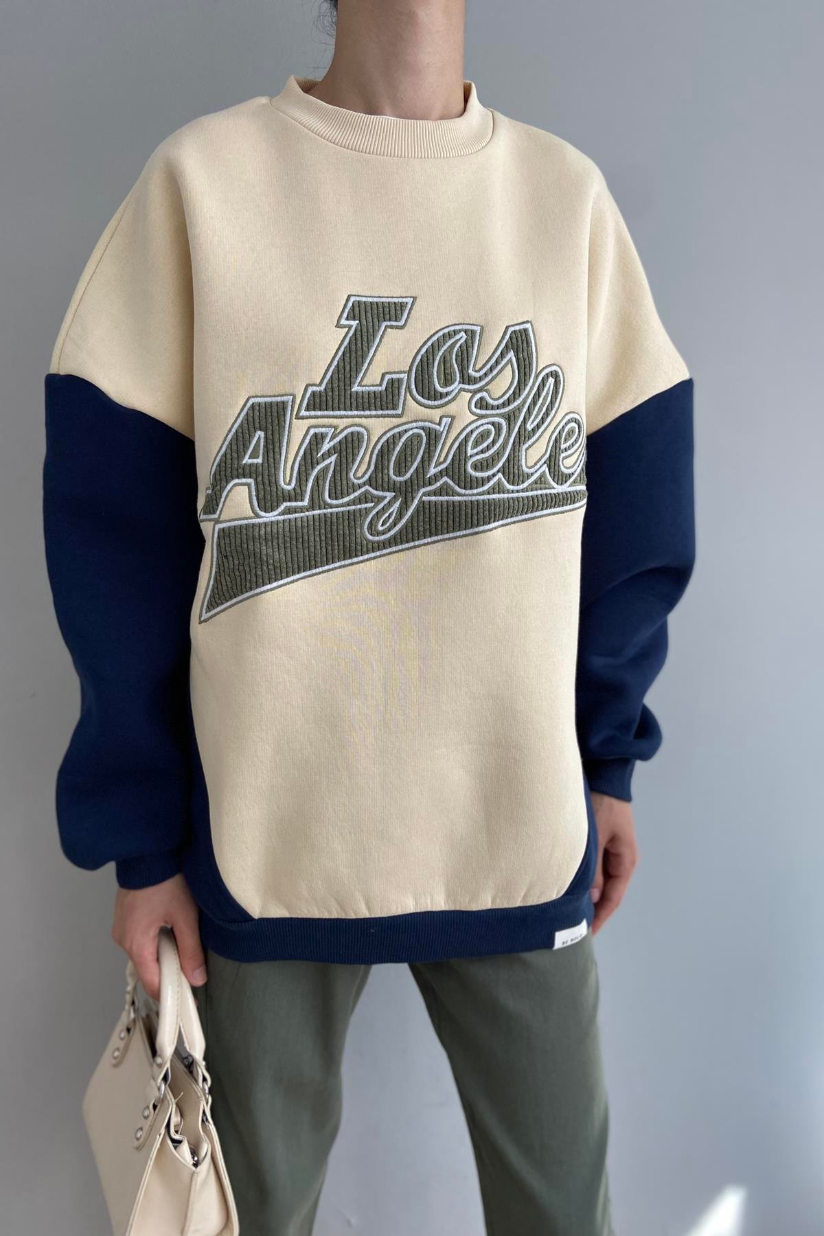 APLİKE NAKIŞLI SWEATSHIRT