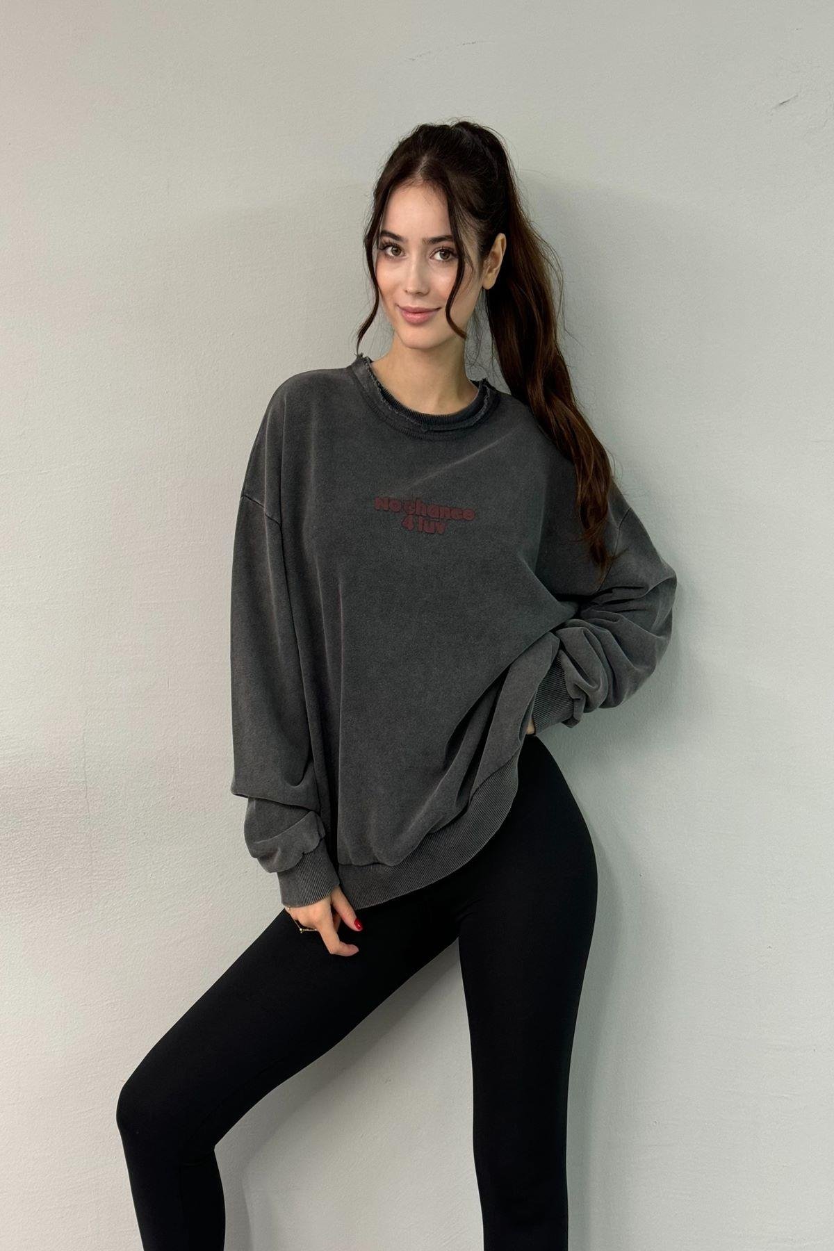 BASKI DETAY YIKAMALI SWEATSHIRT