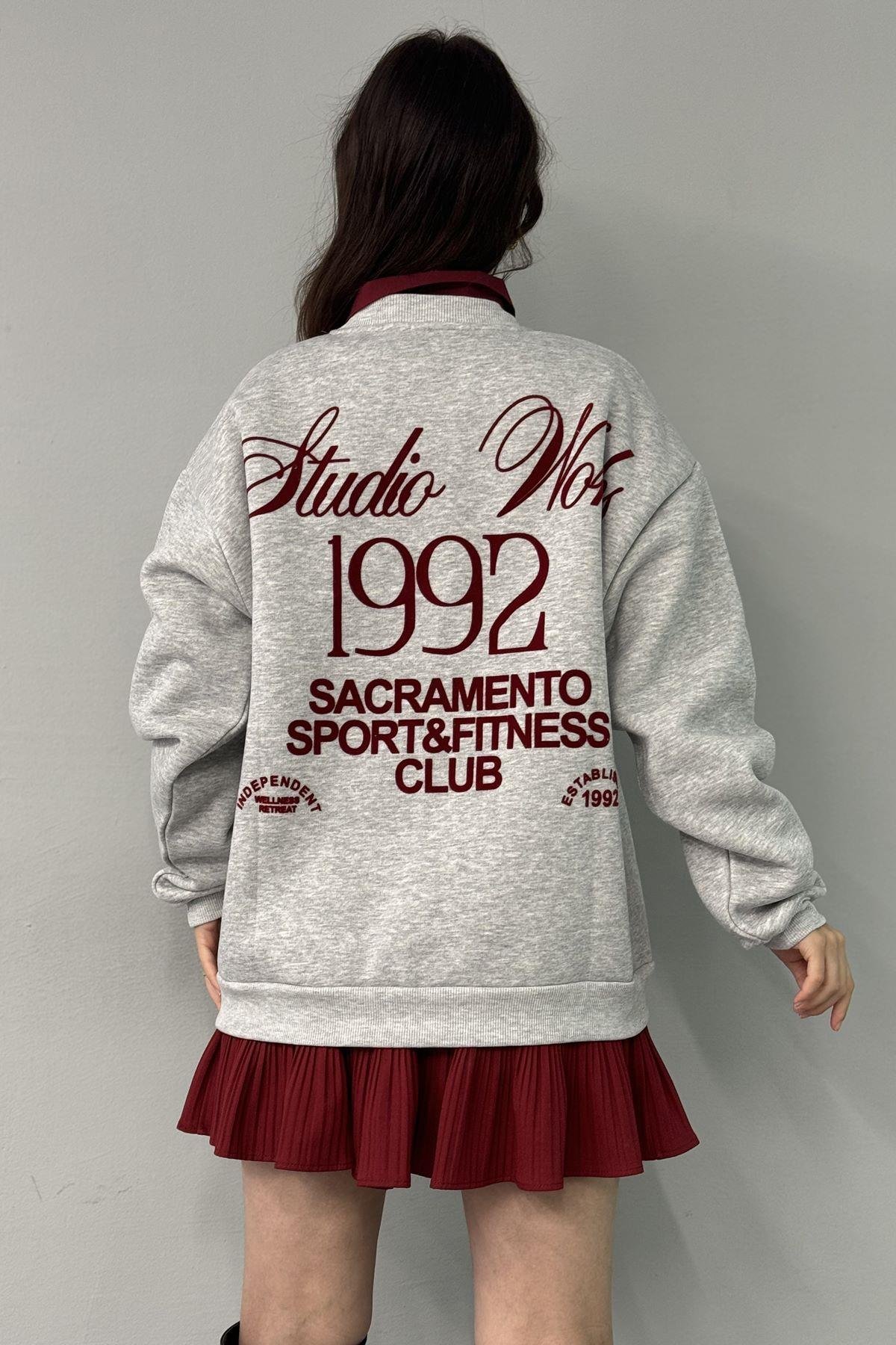 BASKI DETAYLI CEPLİ SWEATSHIRT