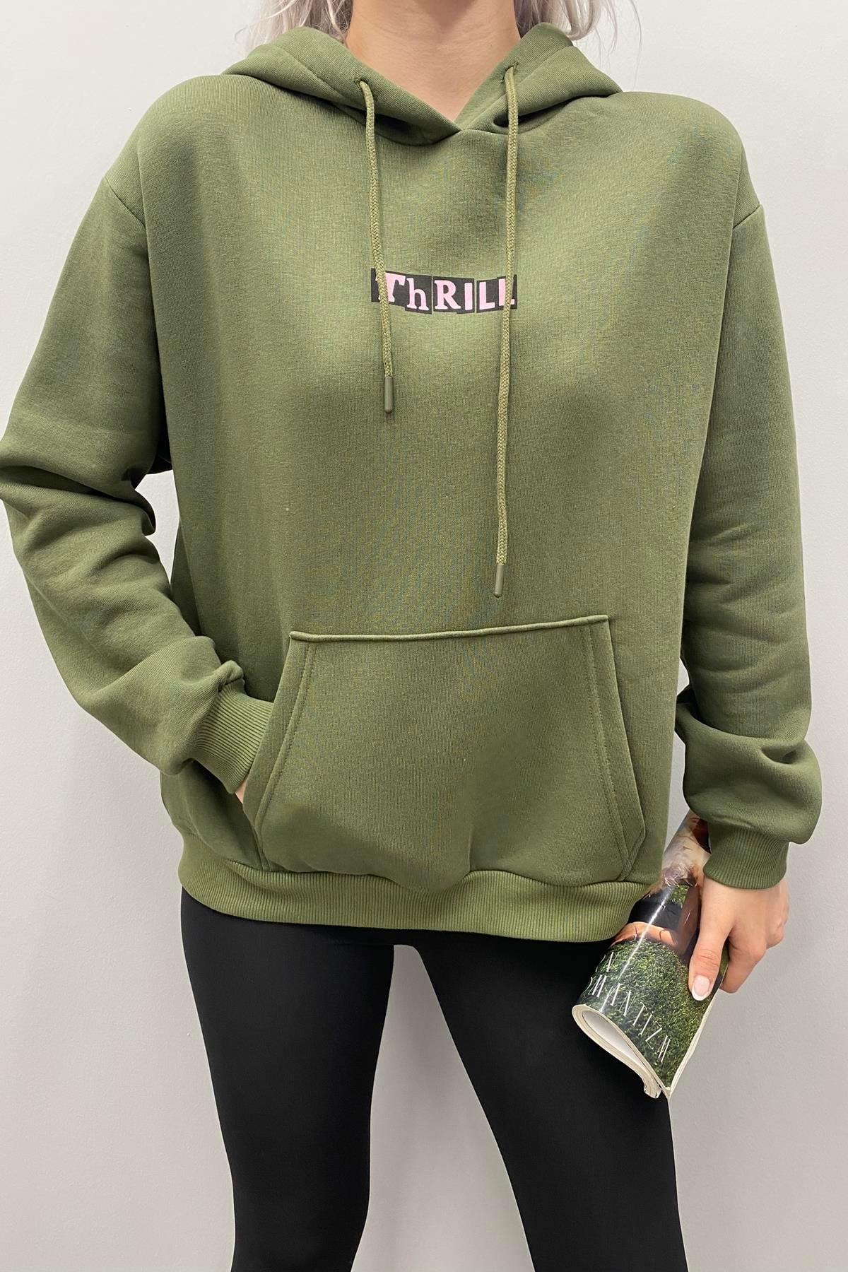 BASKI DETAYLI KAPŞONLU SWEATSHIRT