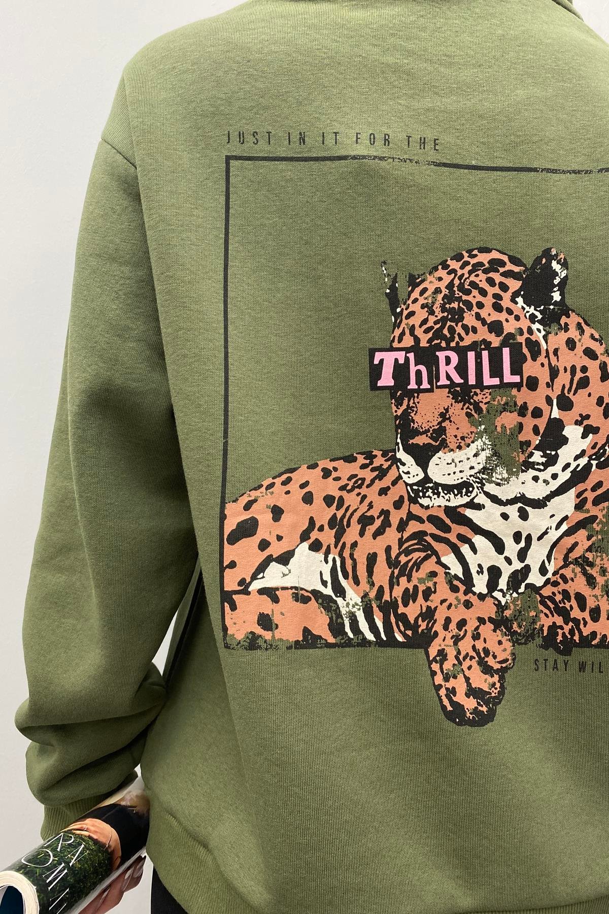 BASKI DETAYLI KAPŞONLU SWEATSHIRT