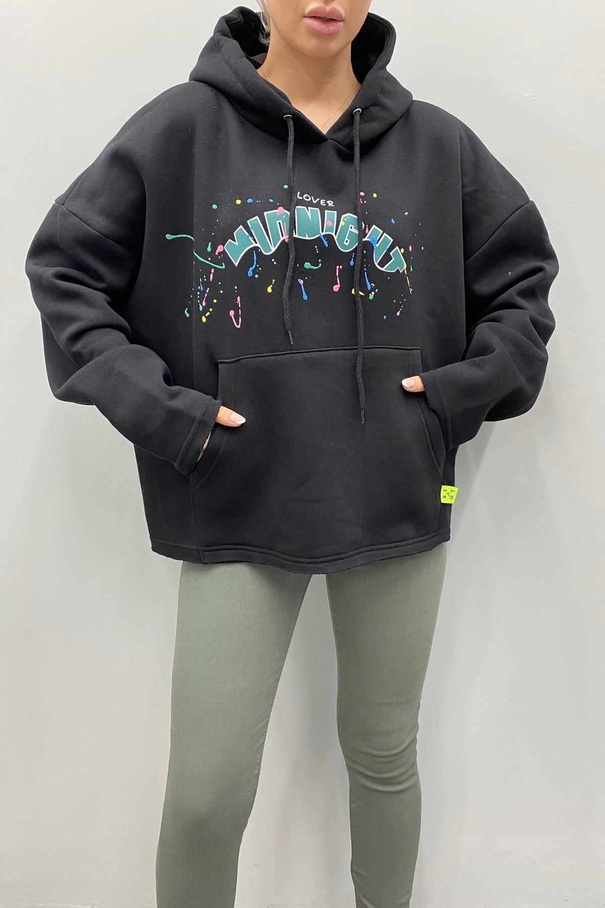 BASKI DETAYLI KAPŞONLU SWEATSHIRT
