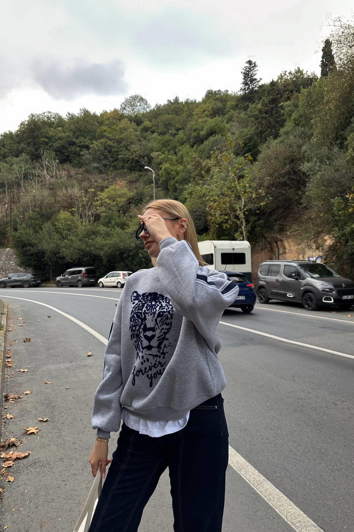 BASKI DETAYLI SWEATSHIRT