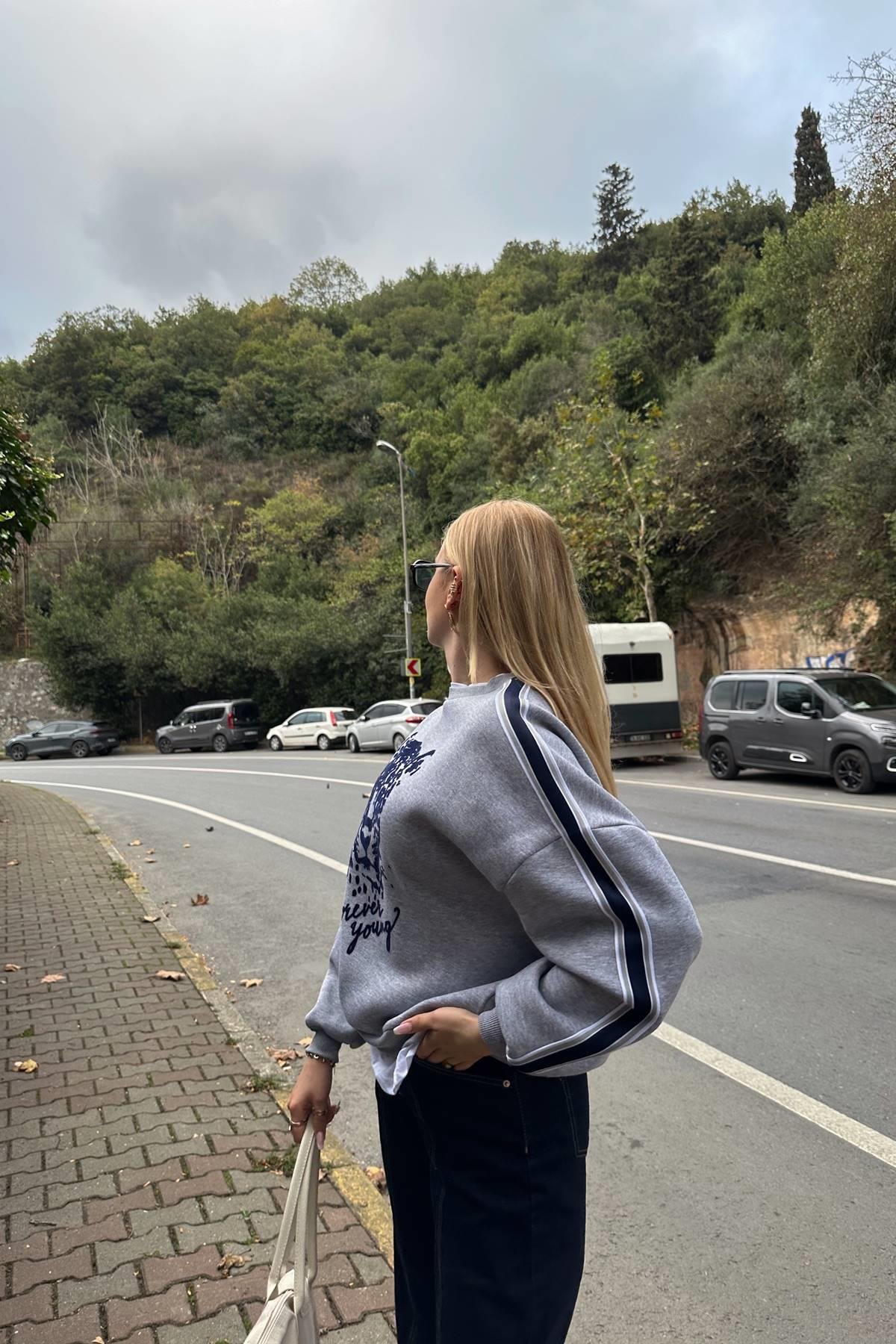 BASKI DETAYLI SWEATSHIRT