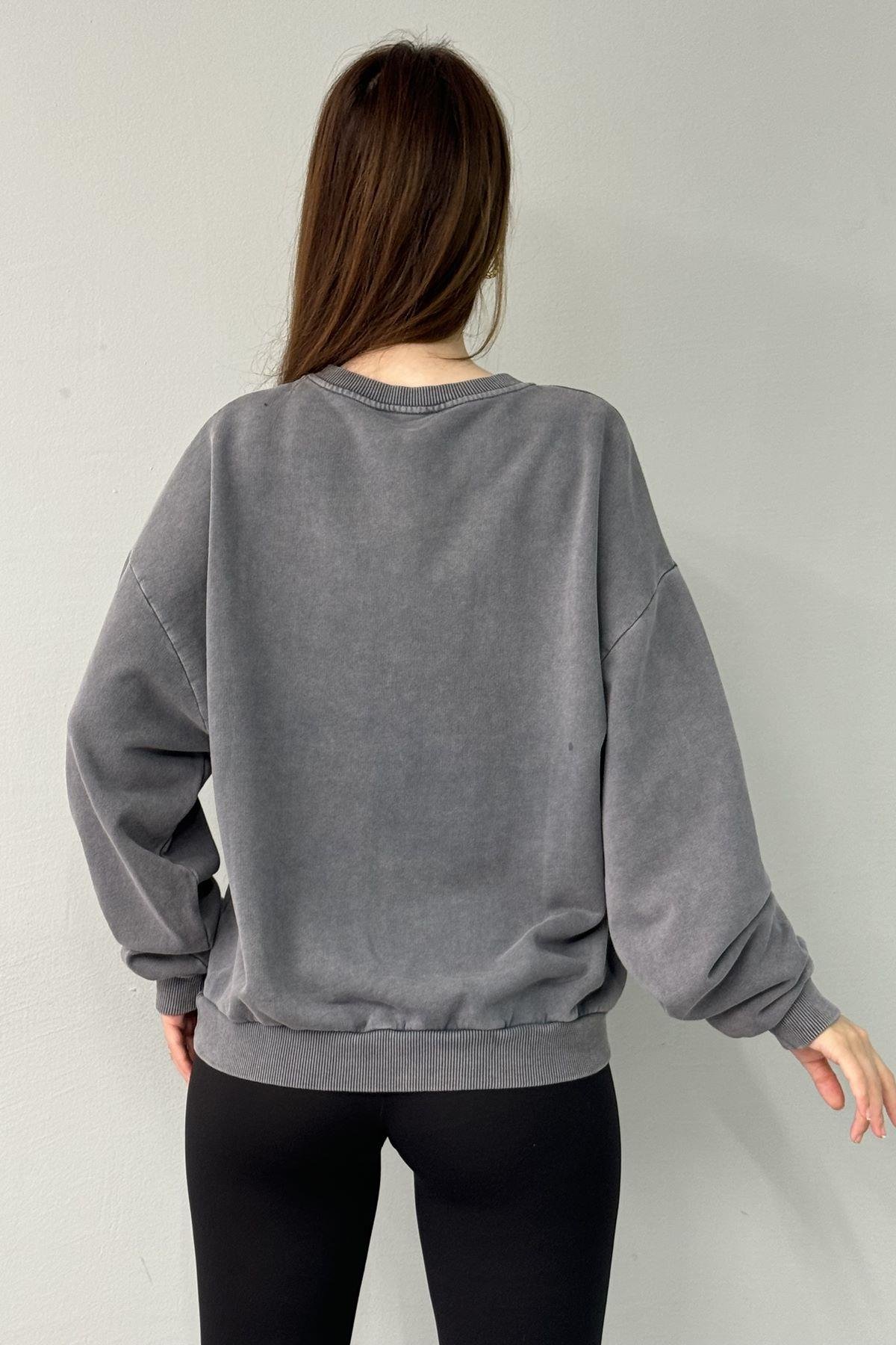 BASKI DETAYLI YIKAMALI SWEATSHIRT