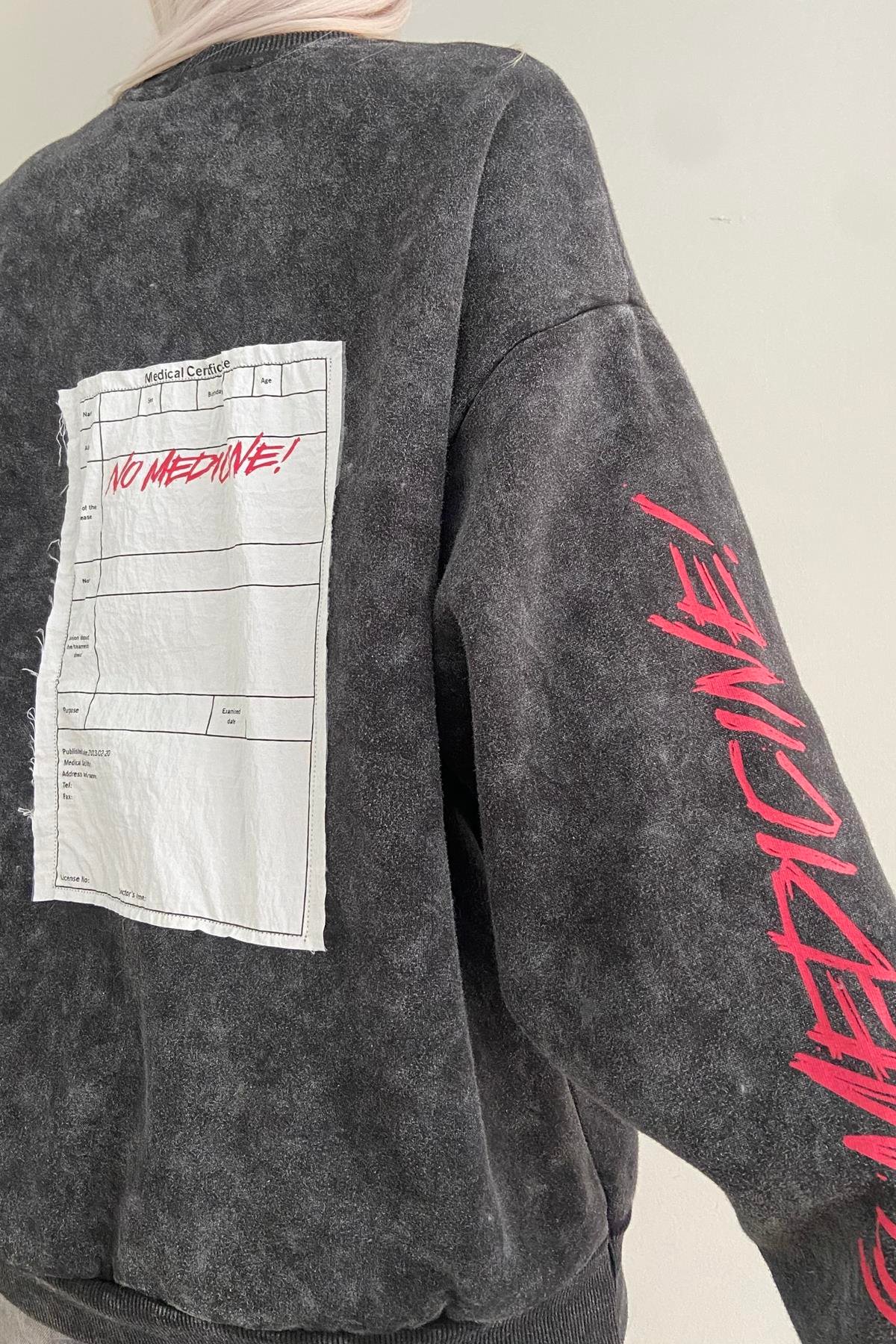 BASKI VE NAKIŞ DETAYLI SWEATSHIRT