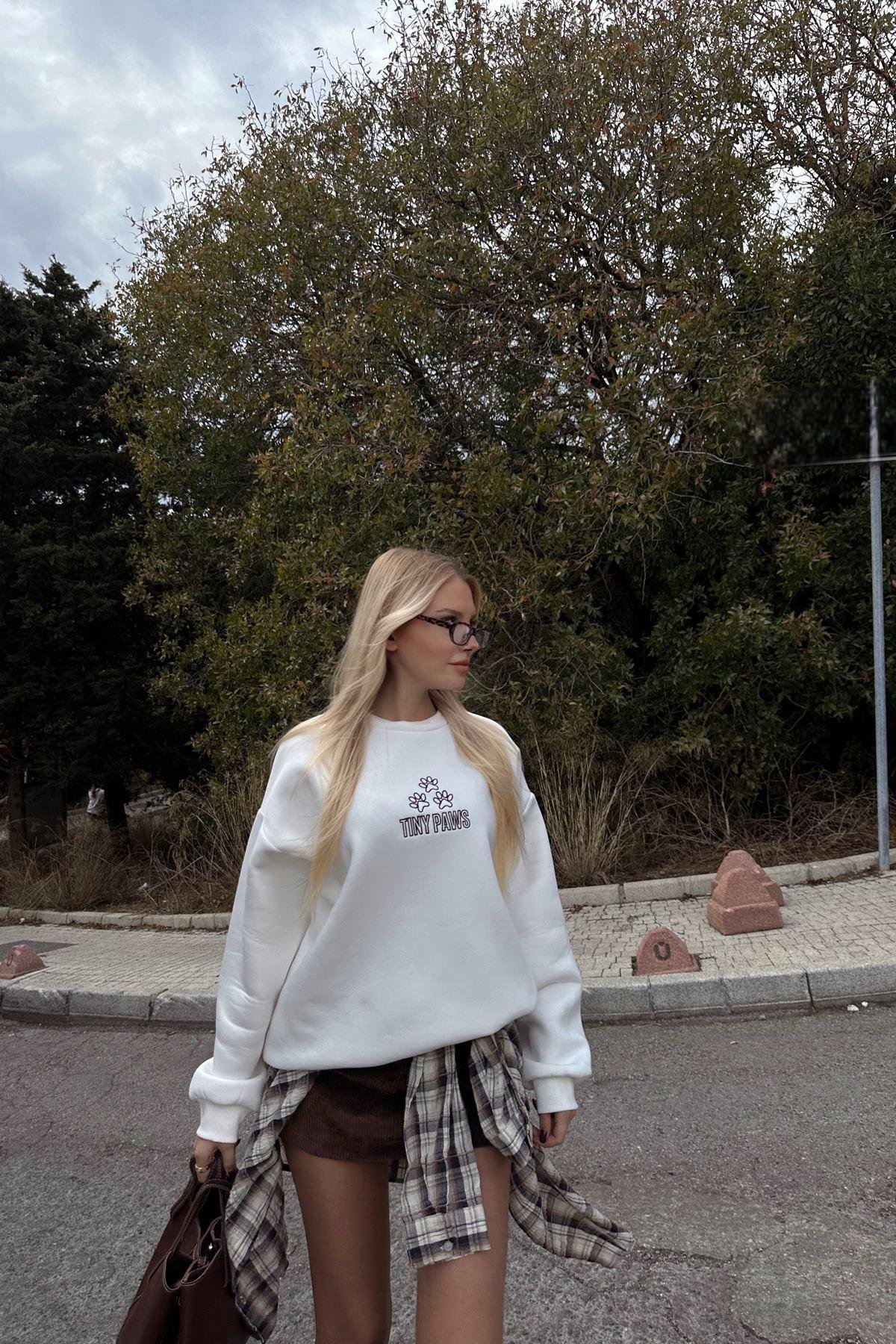 BASKI VE NAKIŞ DETAYLI SWETSHIRT