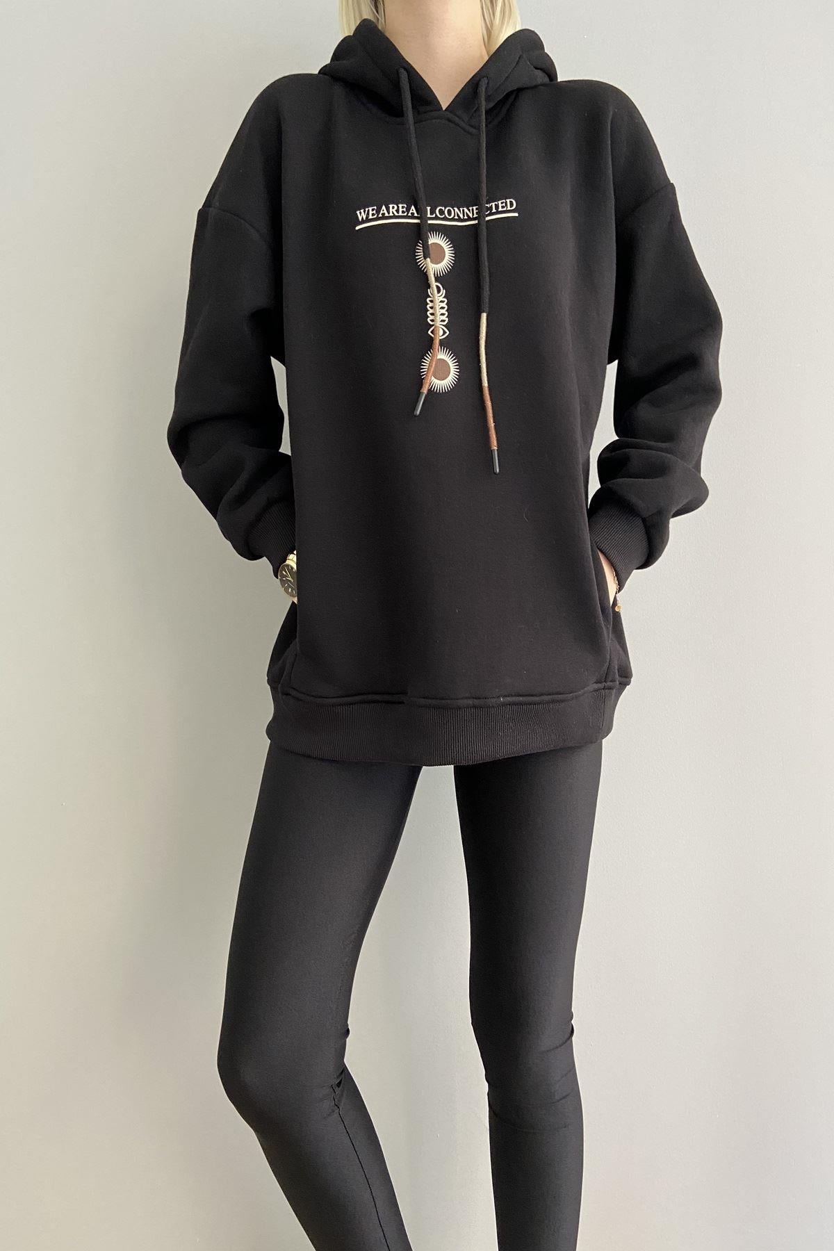 BASKILI KAPŞONLU SWEAT