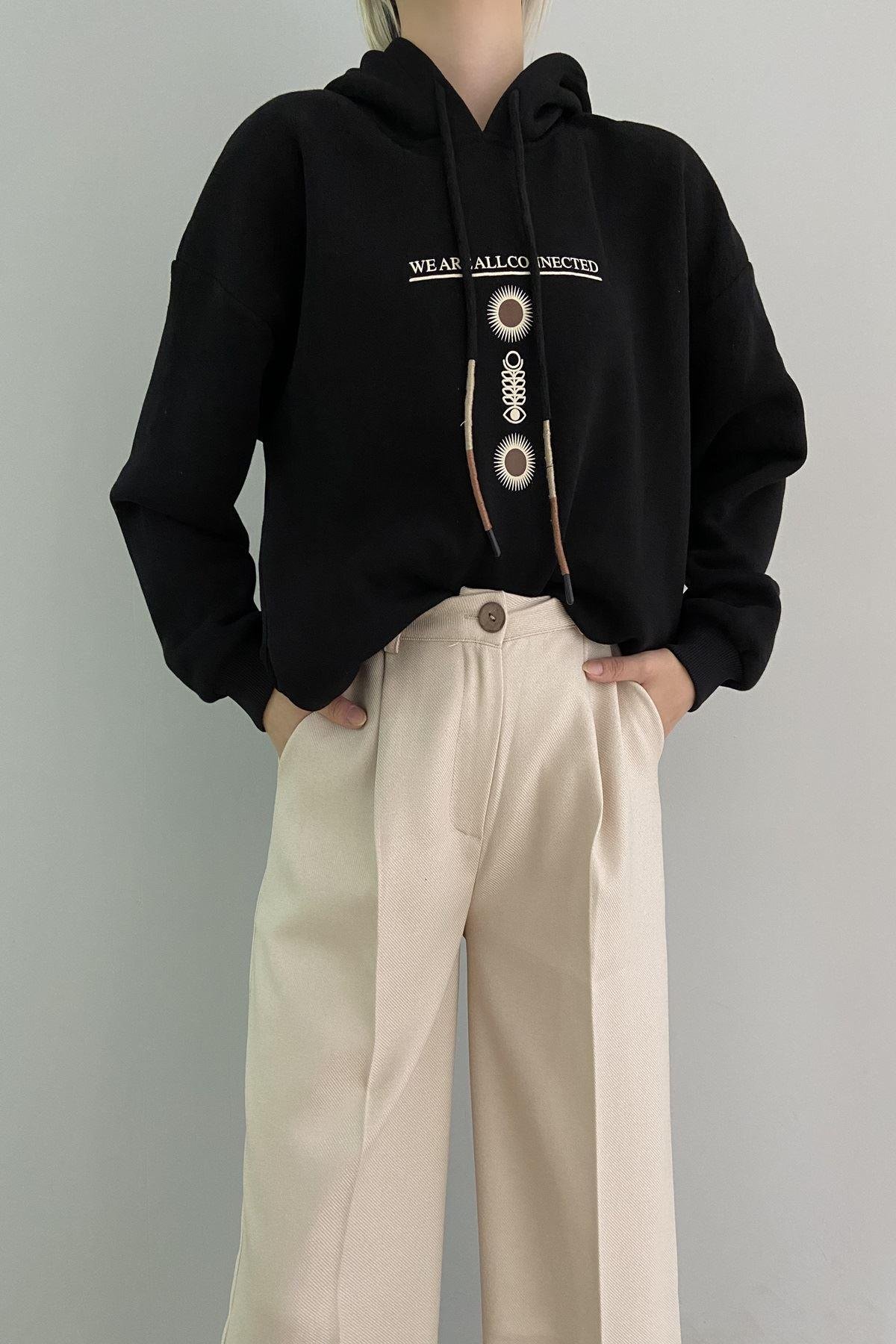 BASKILI KAPŞONLU SWEAT