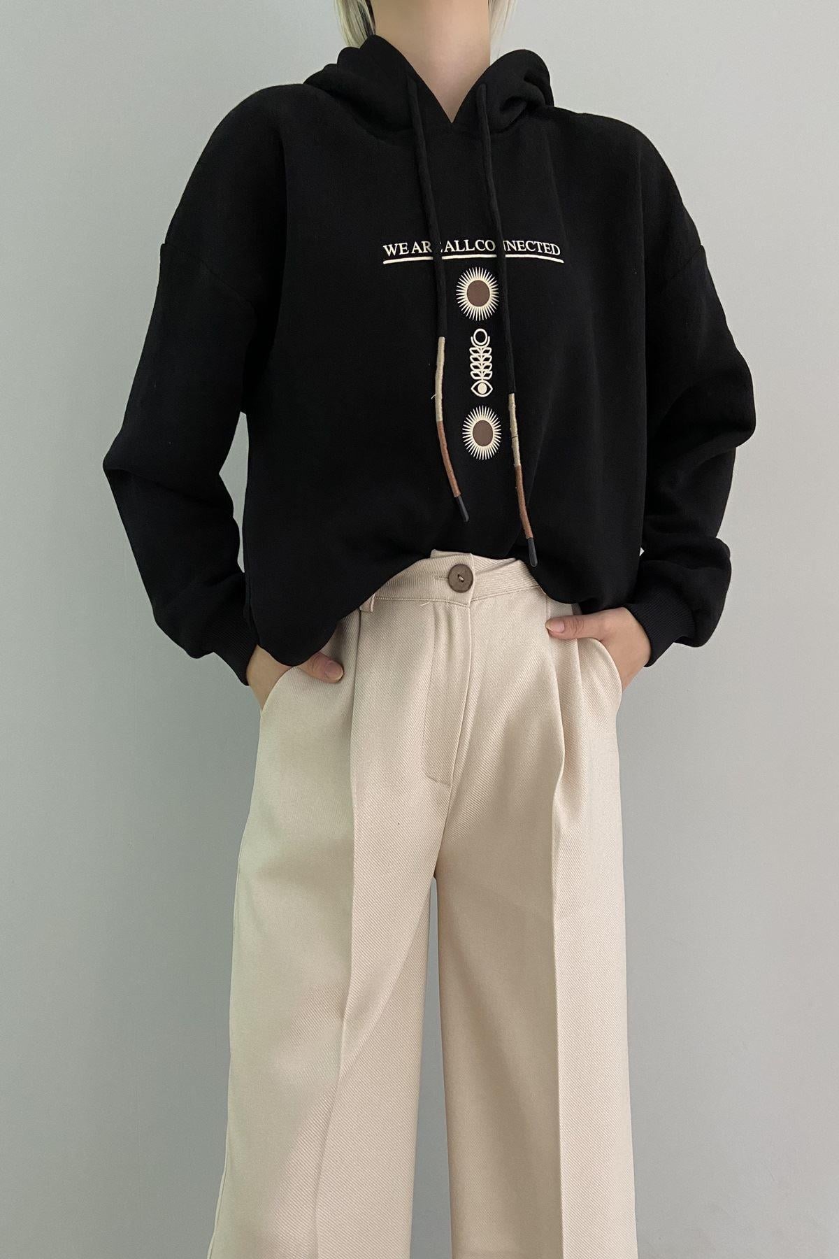 BASKILI KAPŞONLU SWEAT