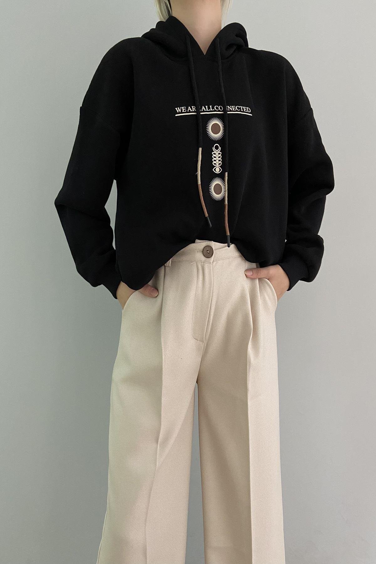 BASKILI KAPŞONLU SWEAT