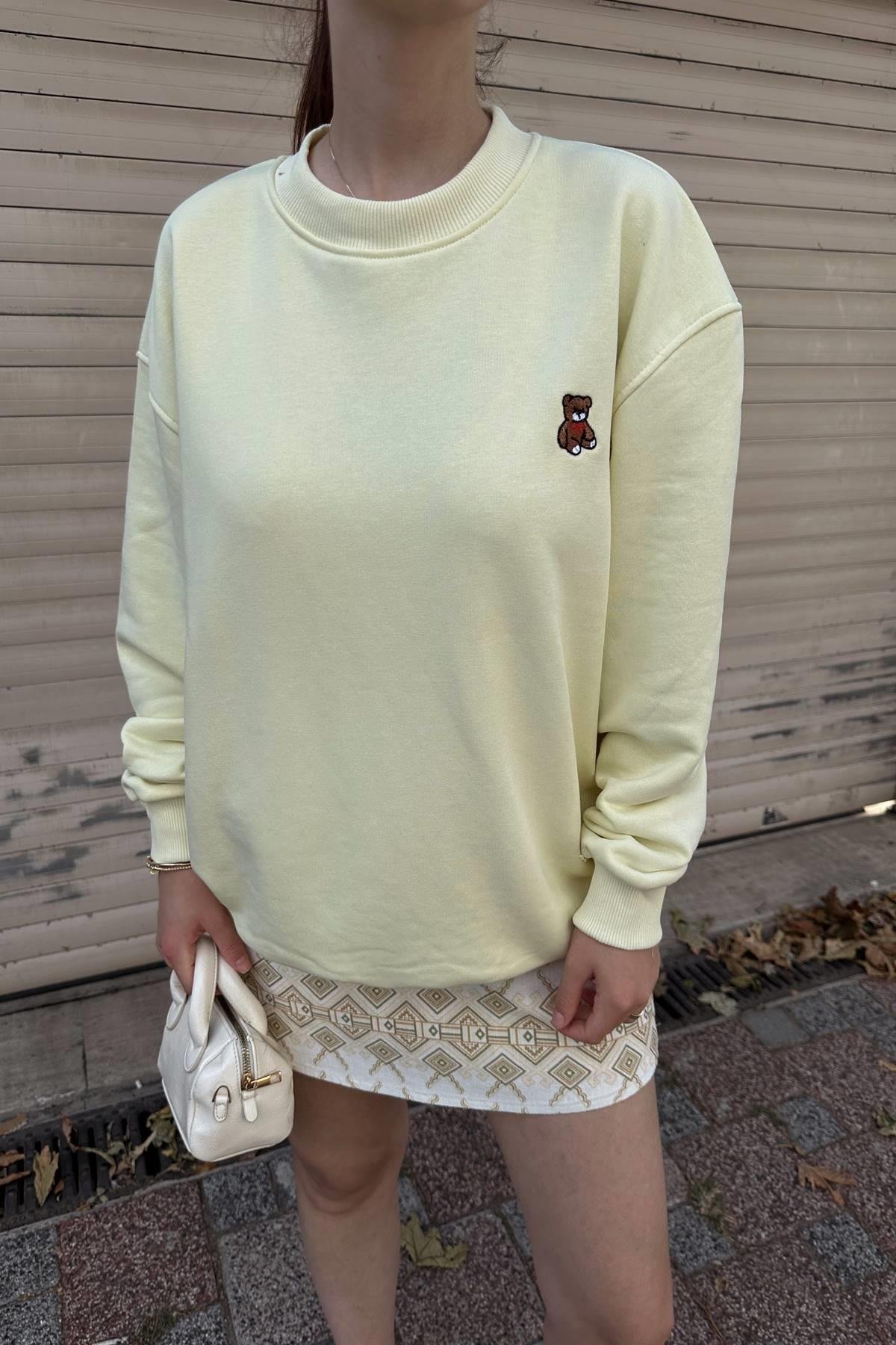BİSİKLET YAKA AYI NAKIŞLI SWEATSHIRT