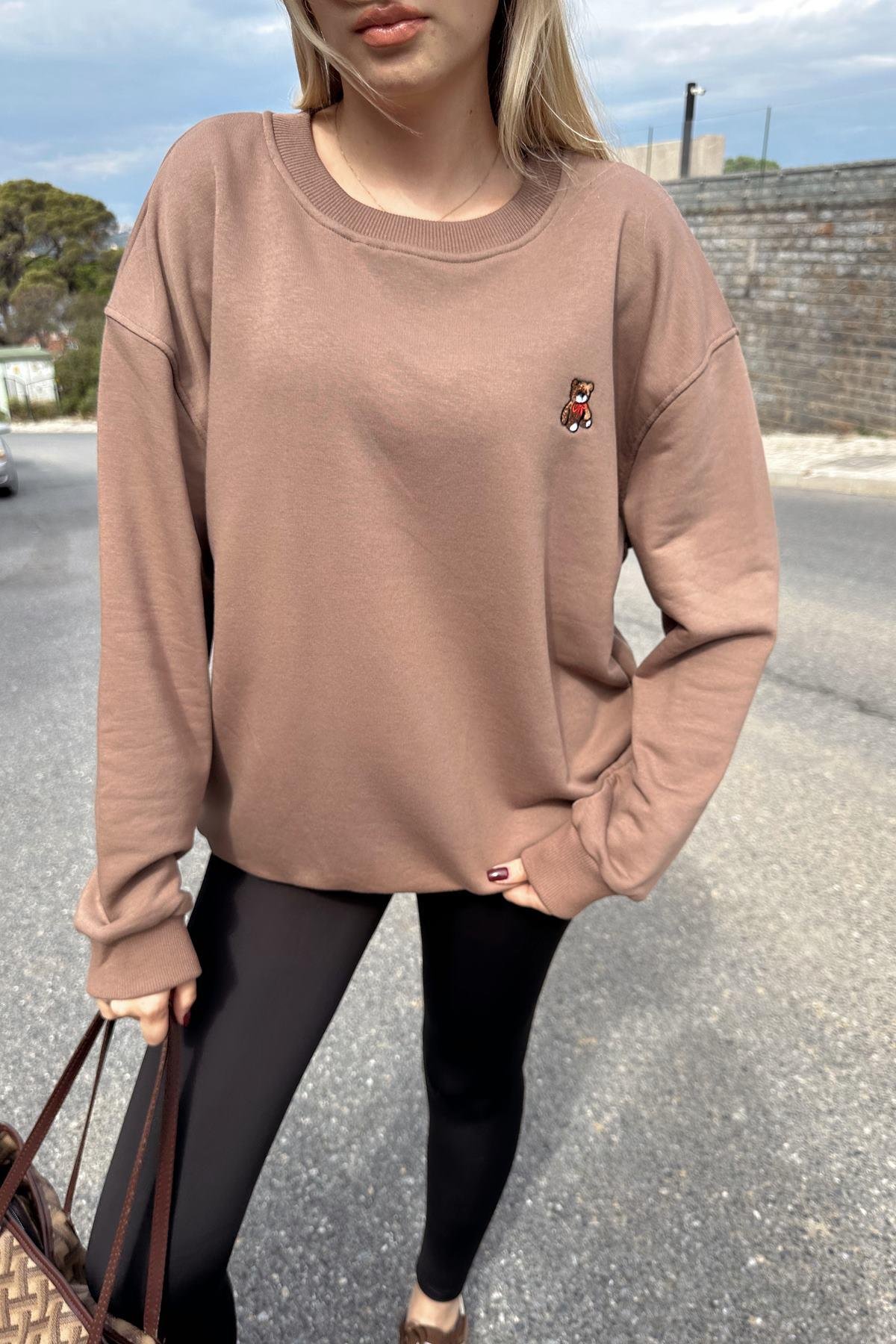 BİSİKLET YAKA AYI NAKIŞLI SWEATSHIRT