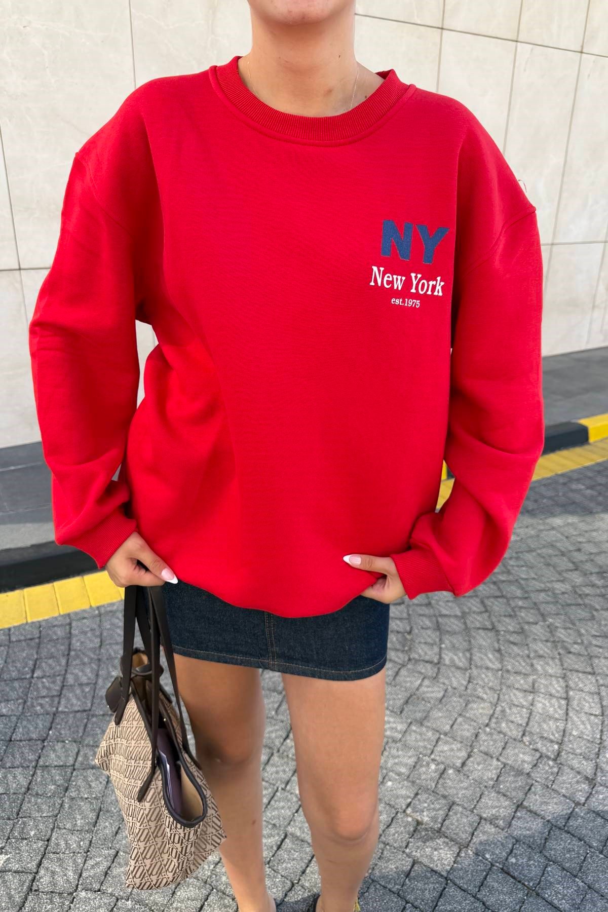 BİSİKLET YAKA BASKI VE NAKIŞ DETAY SWEATSHIRT