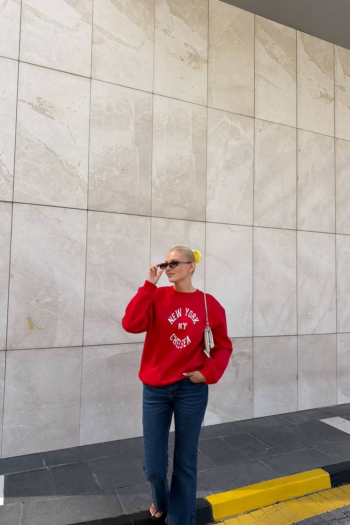 BİSİKLET YAKA BASKI VE NAKIŞ DETAY SWEATSHIRT
