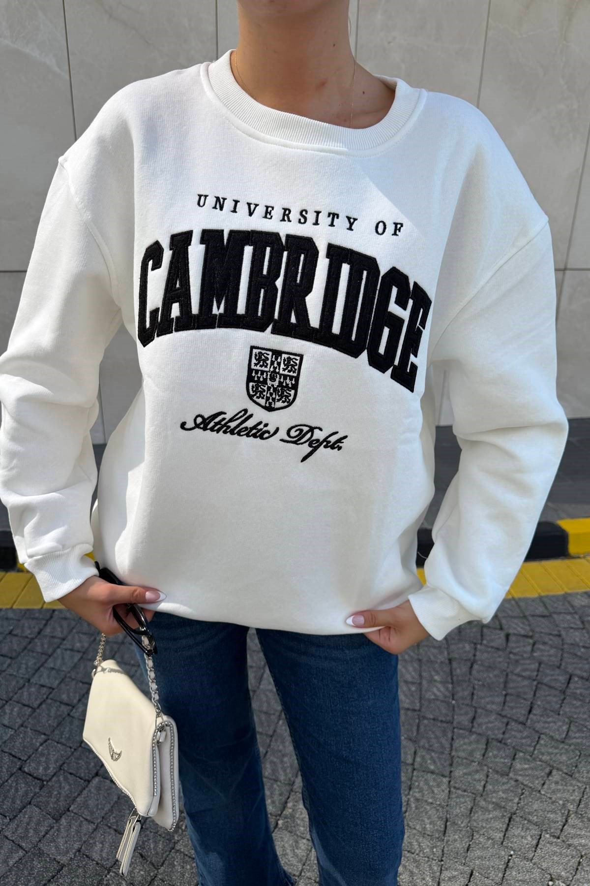 BİSİKLET YAKA BASKI VE NAKIŞ DETAY SWEATSHIRT