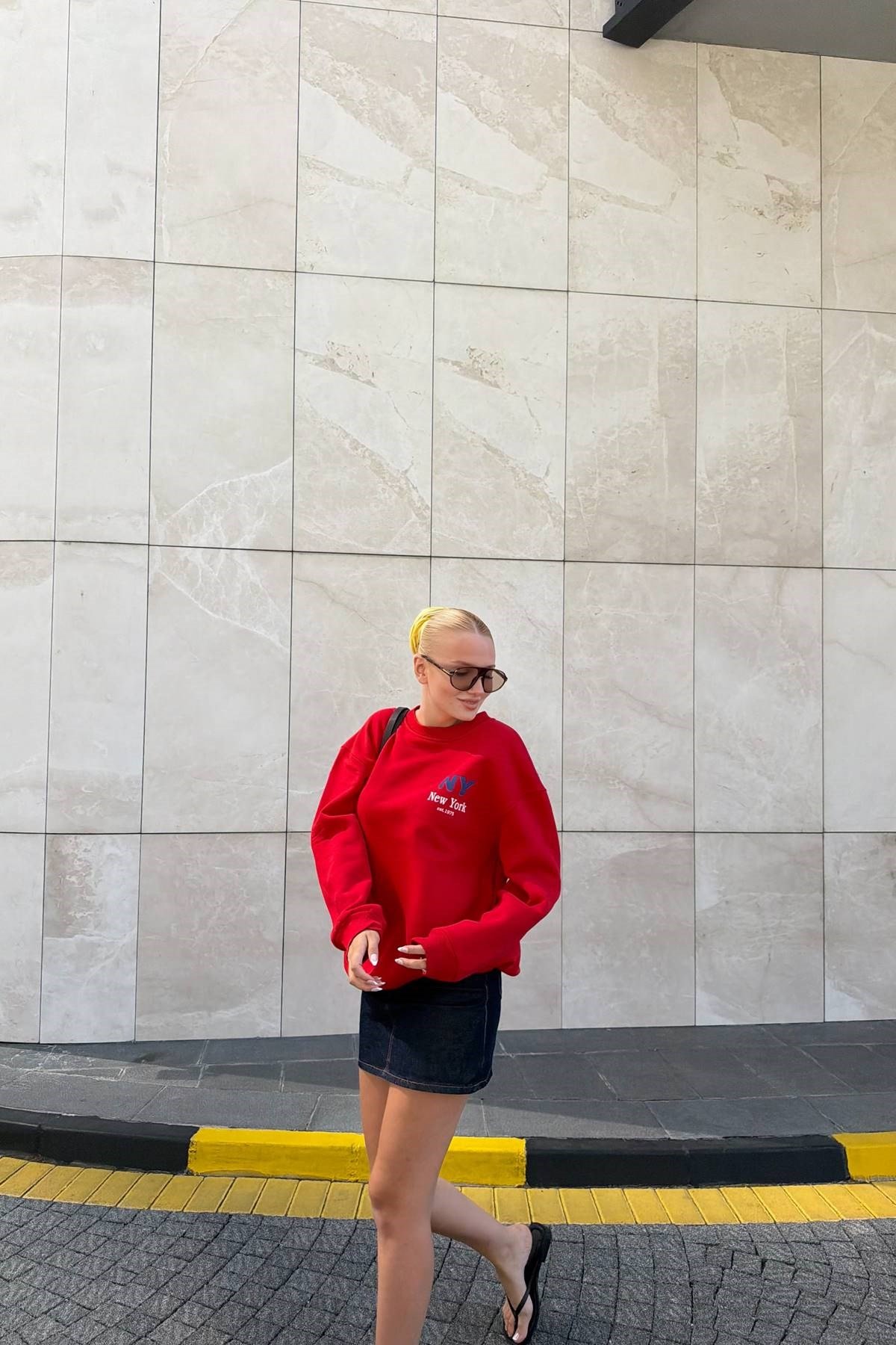 BİSİKLET YAKA BASKI VE NAKIŞ DETAY SWEATSHIRT