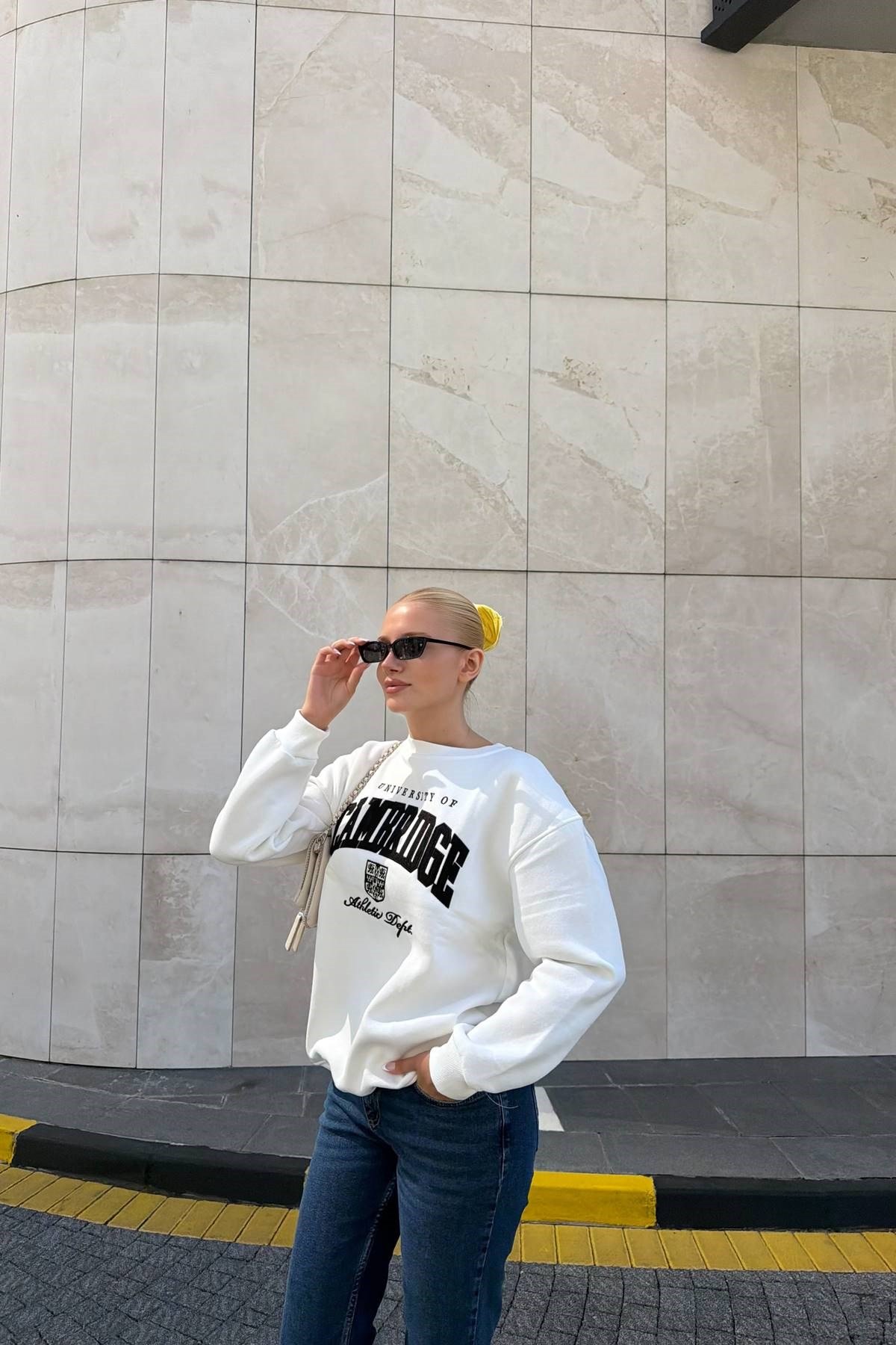 BİSİKLET YAKA BASKI VE NAKIŞ DETAY SWEATSHIRT