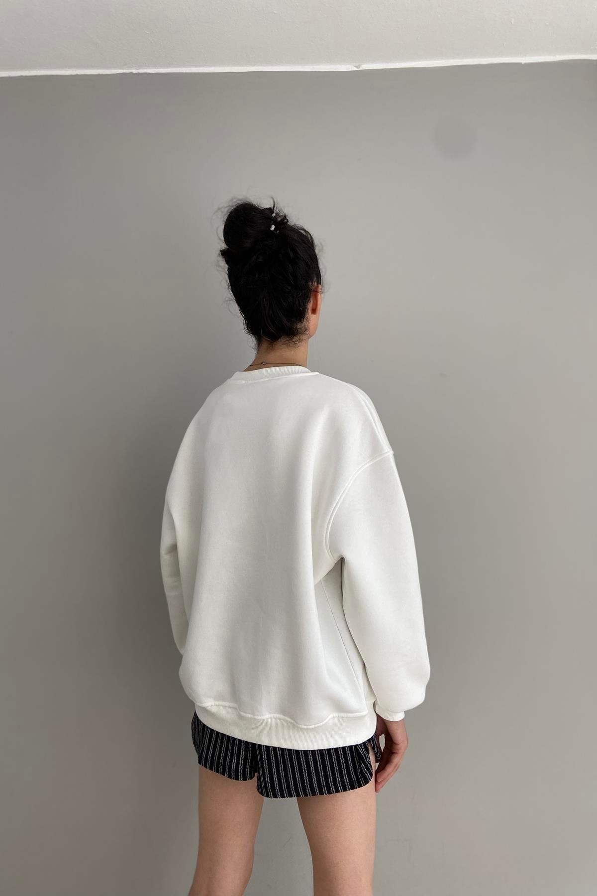 BİSİKLET YAKA BASKILI NAKIŞ DETAY SWEATSHIRT