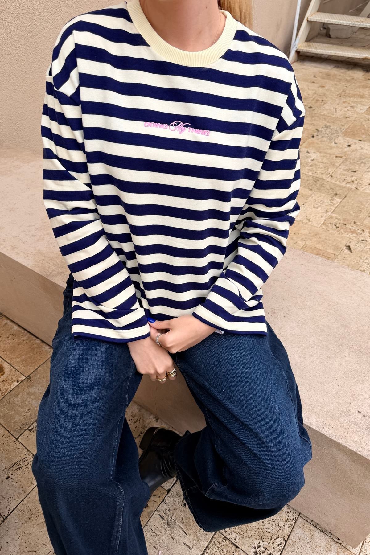 BİSİKLET YAKA ÇİZGİ DETAY SWEAT