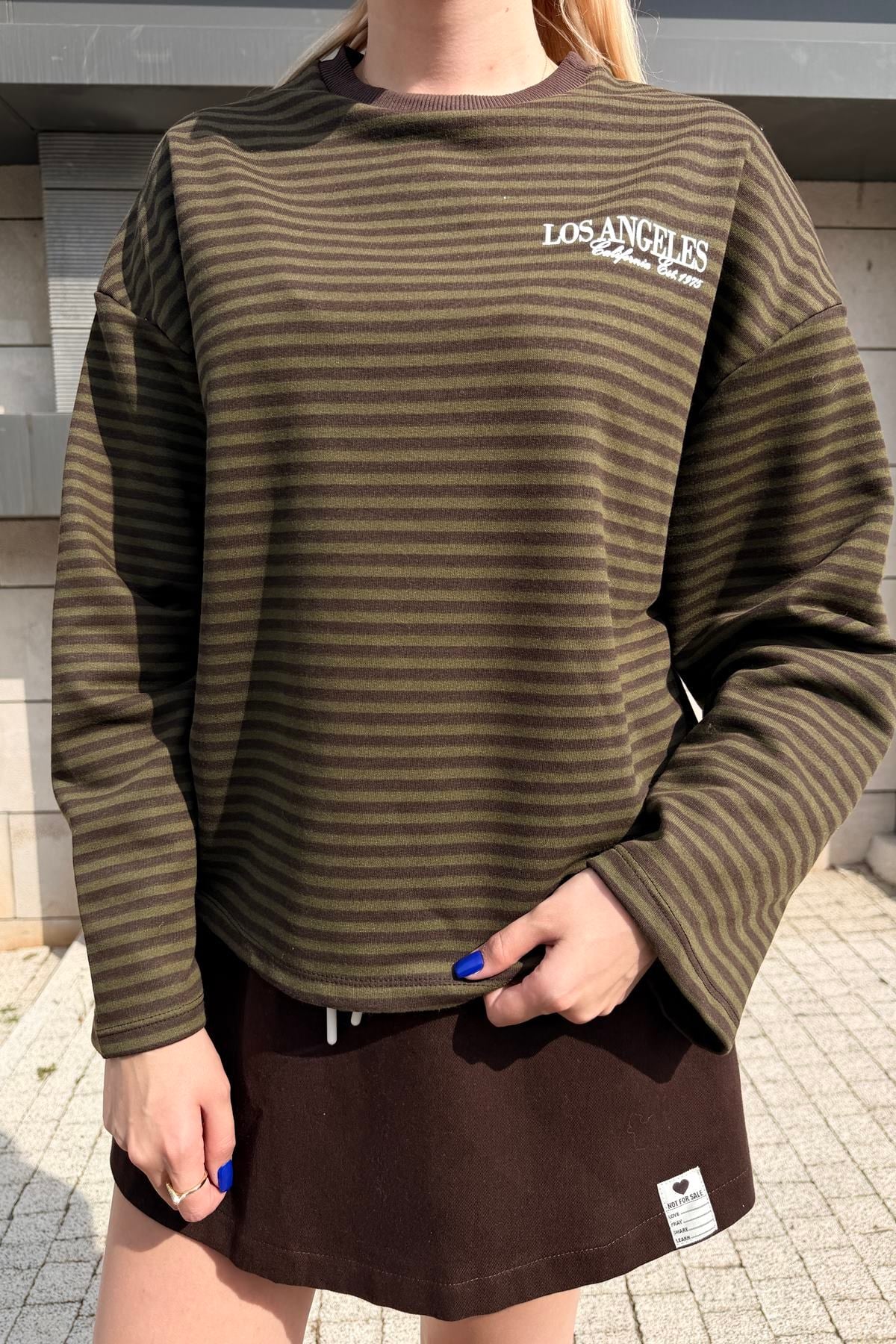 BİSİKLET YAKA ÇİZGİ VE BASKI DETAY SWEAT