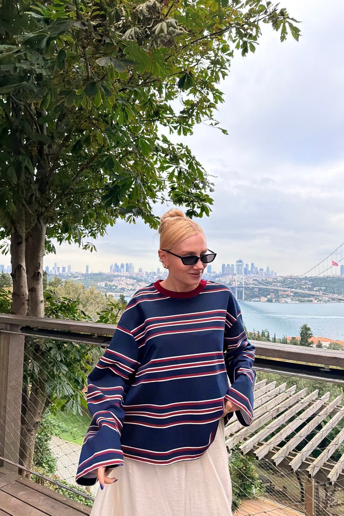 BİSİKLET YAKA ÇİZGİ VE BASKI DETAY SWEAT
