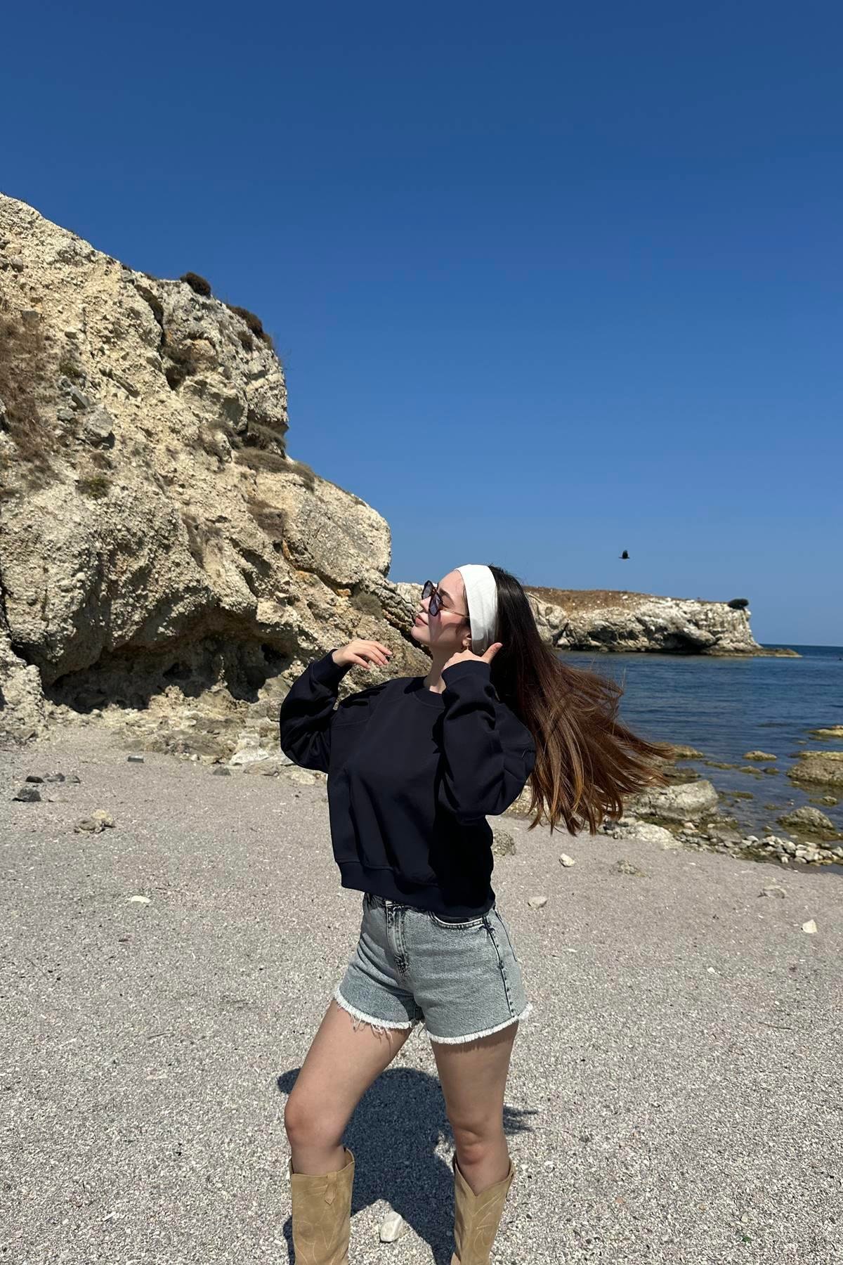 BİSİKLET YAKA CROP SWEATSHIRT
