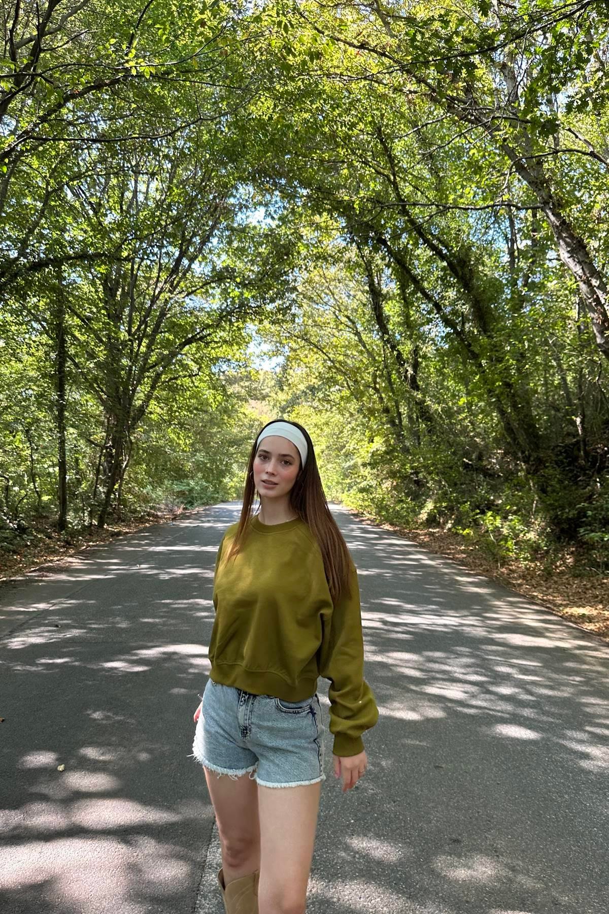 BİSİKLET YAKA CROP SWEATSHIRT