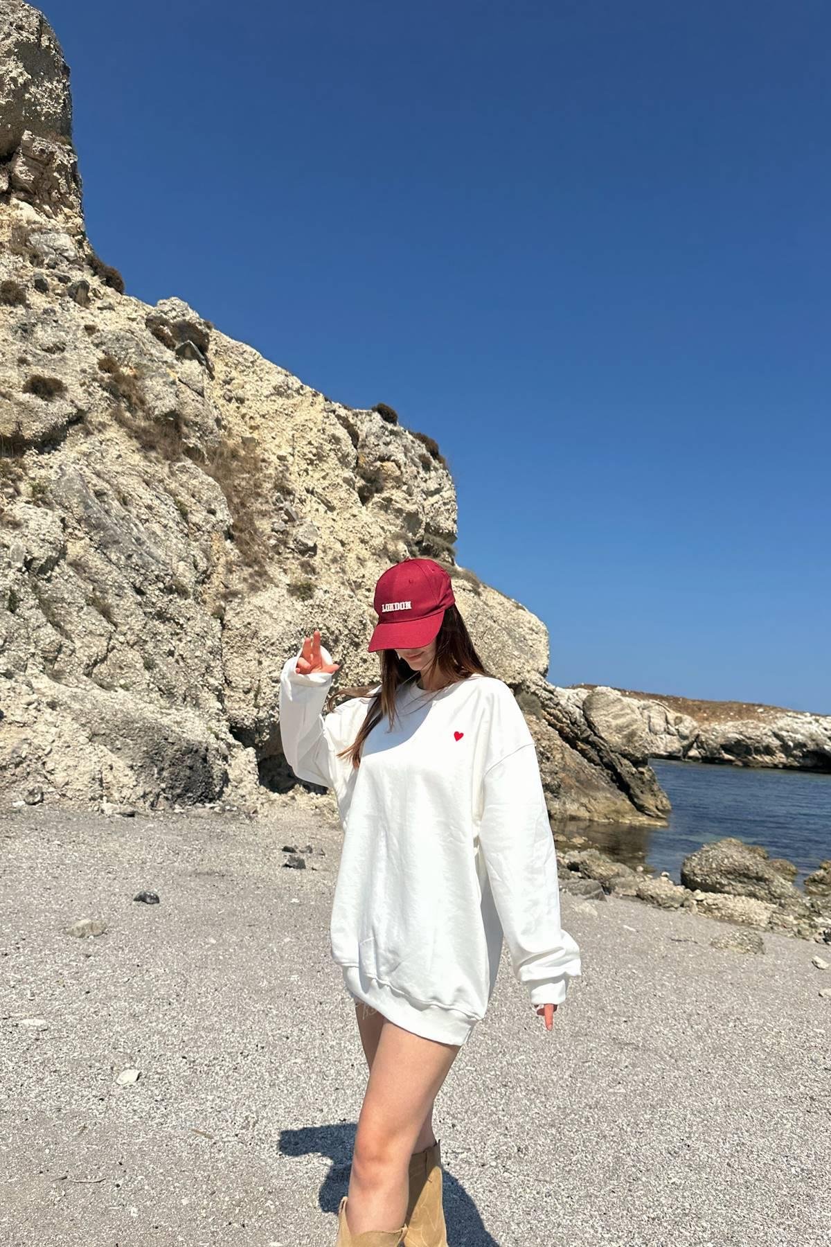 BİSİKLET YAKA KALP NAKIŞLI SWEATSHIRT