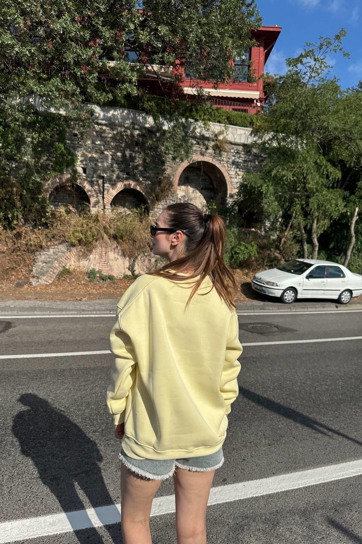 BİSİKLET YAKA NAKIŞ DETAY SWEATSHIRT