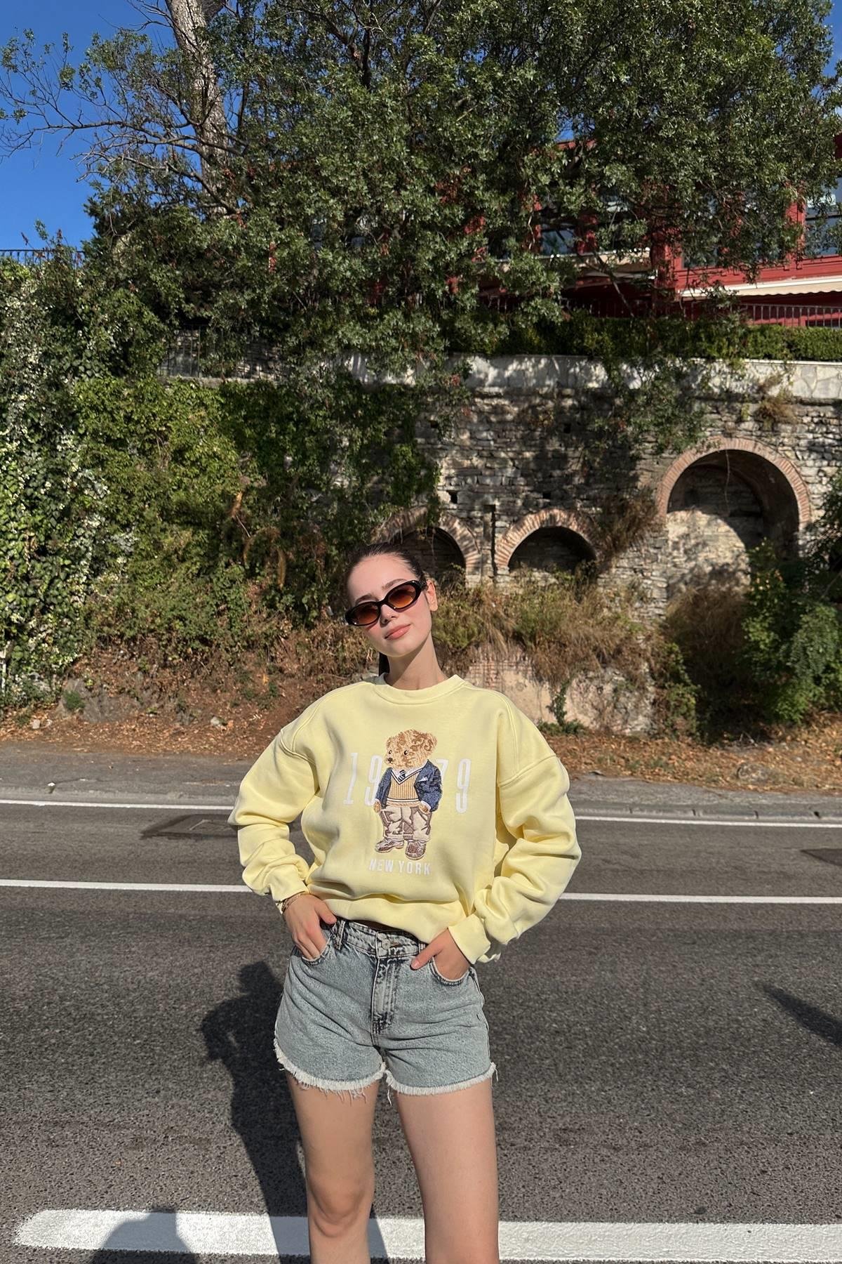 BİSİKLET YAKA NAKIŞ DETAY SWEATSHIRT