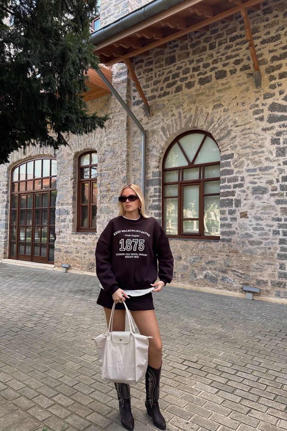 BİSİKLET YAKA NAKIŞ DETAYLI SWEATSHIRT