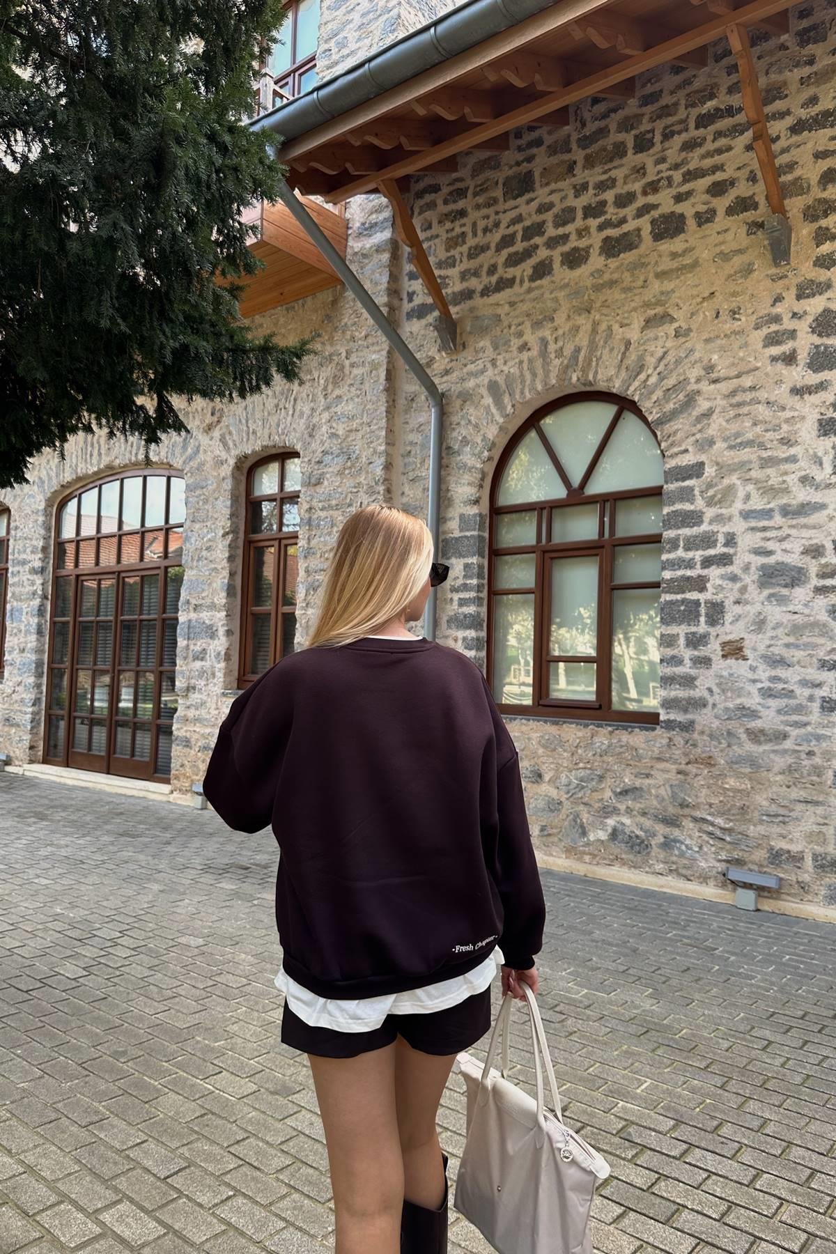 BİSİKLET YAKA NAKIŞ DETAYLI SWEATSHIRT