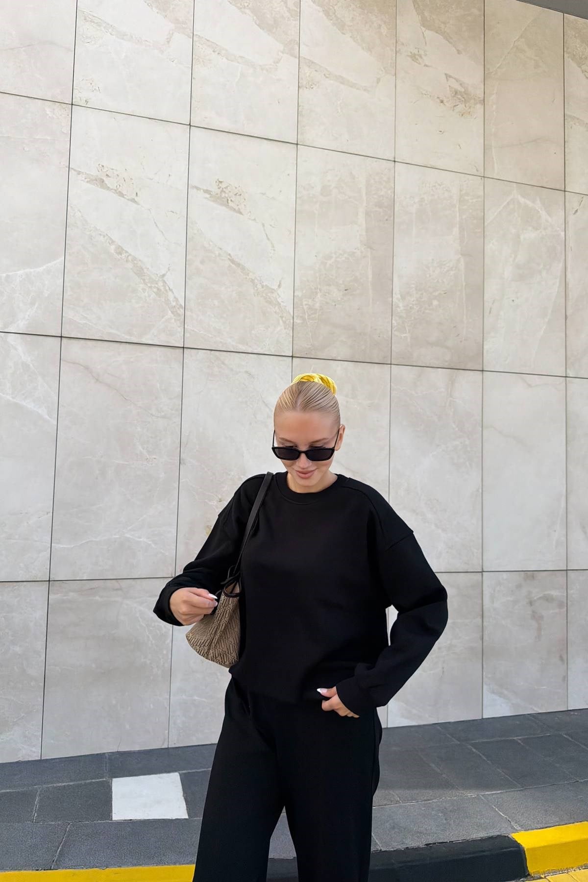 BİSİKLET YAKA OMUZ ROBALI SWEATSHIRT