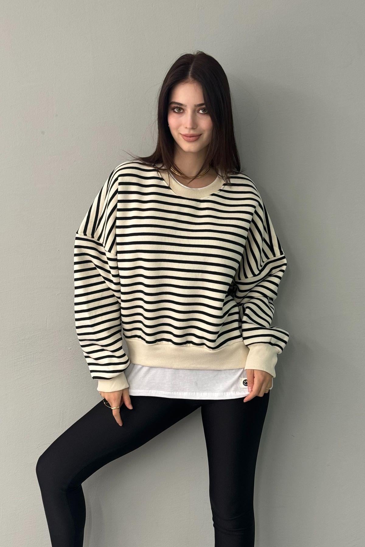 ÇİZGİ DETAYLI GARNİLİ SWETSHIRT