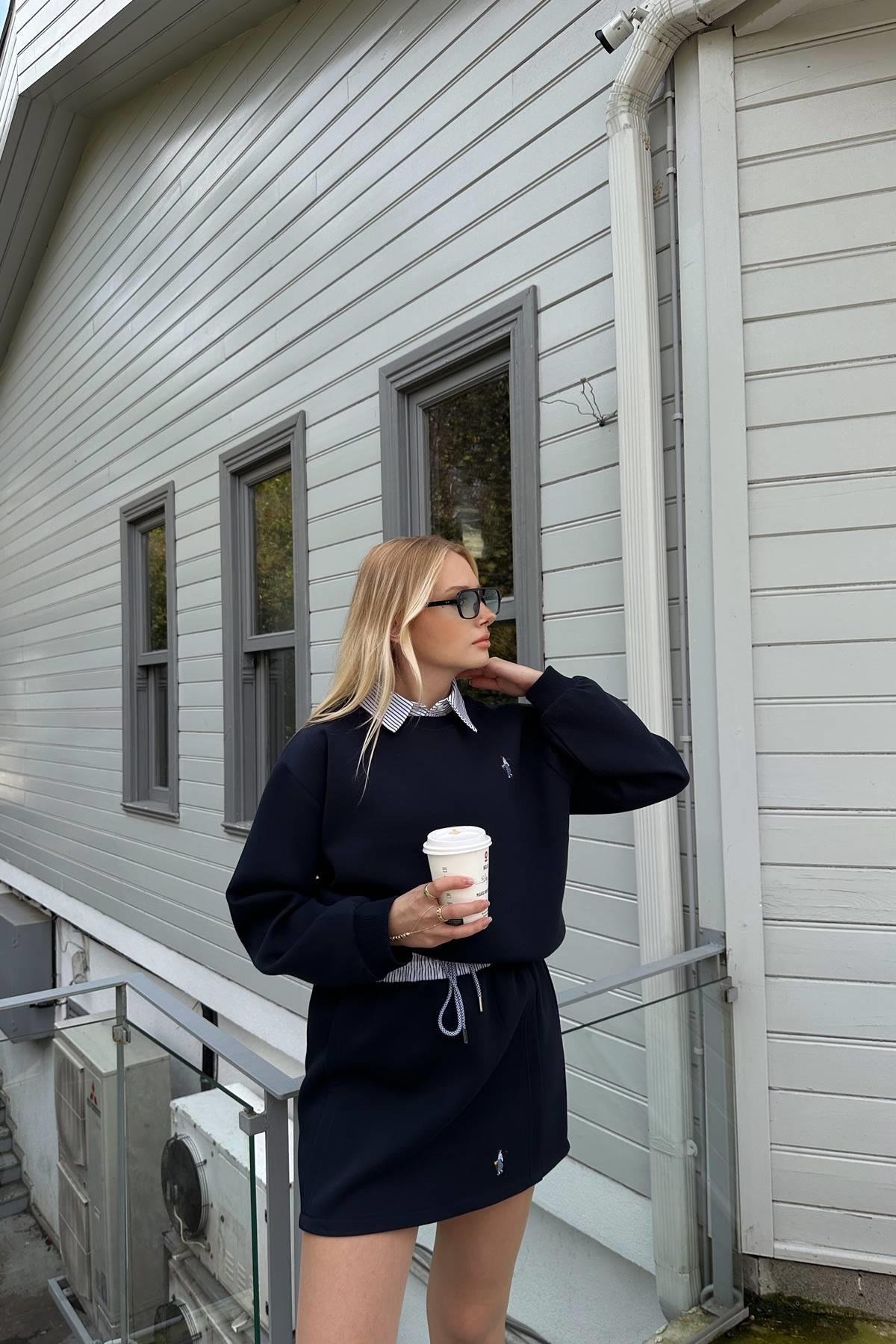 ÇİZGİ DETAYLI SWEATSHIRT