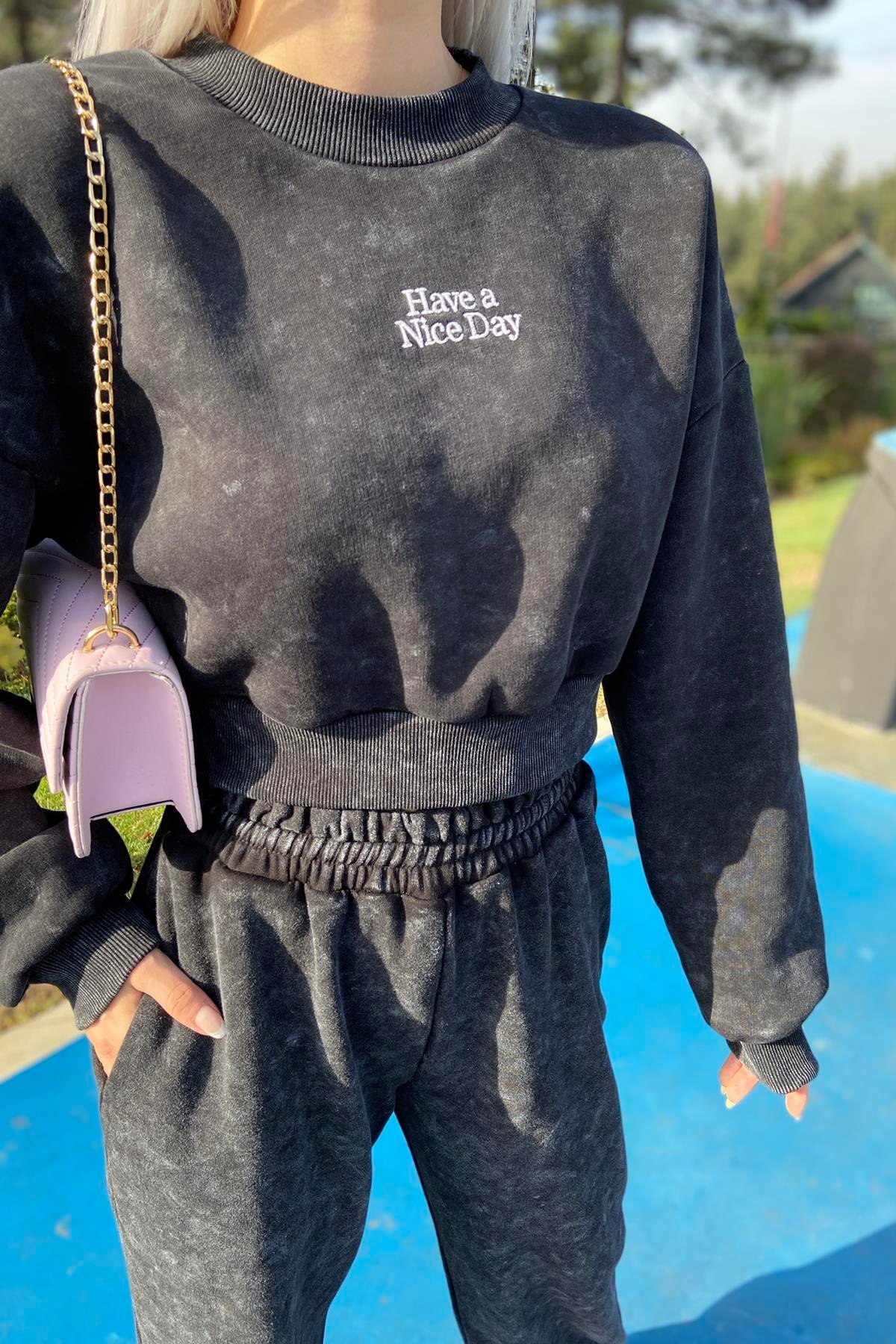 ETİKET VE NAKIŞ DETAYLI SWEATSHIRT