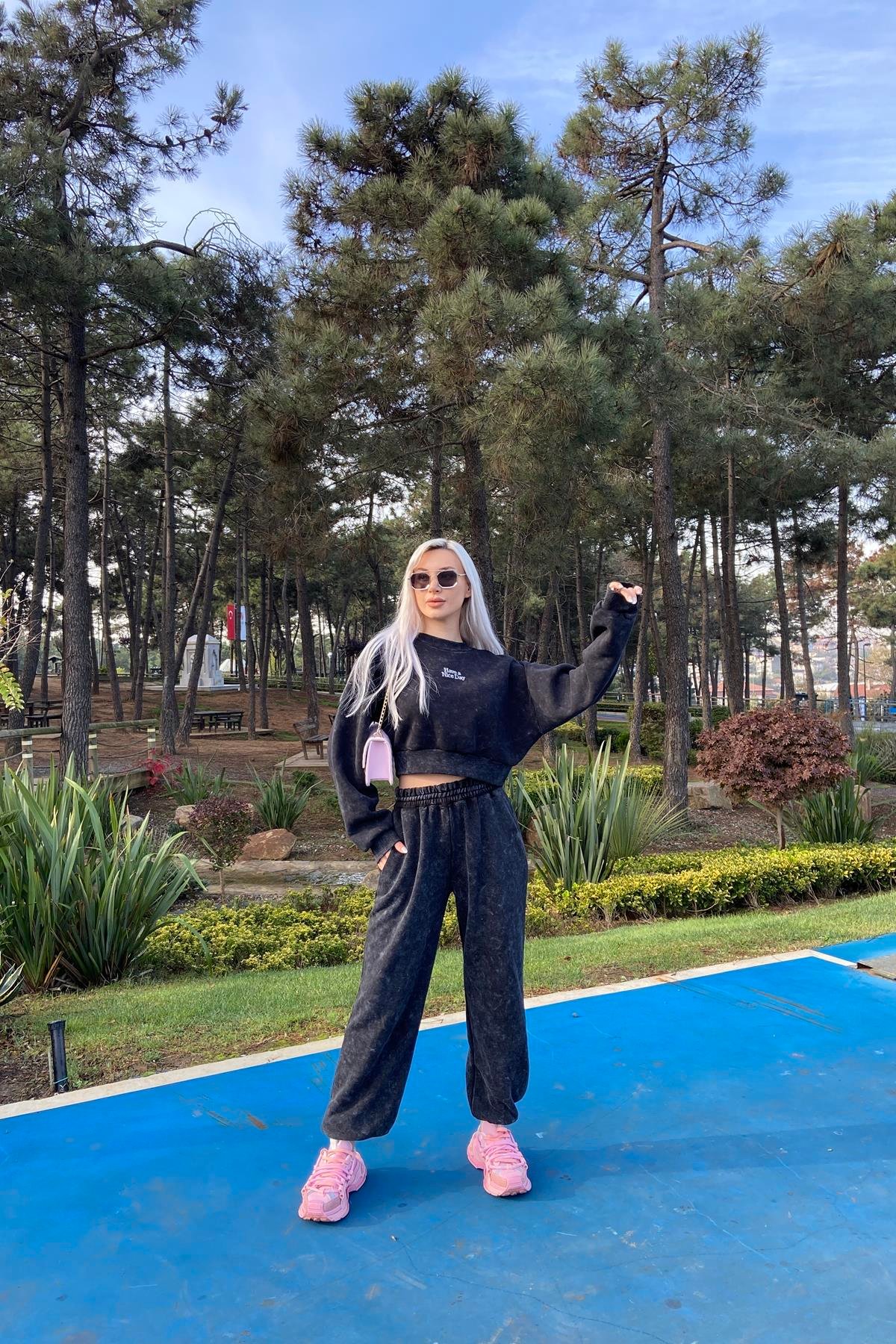 ETİKET VE NAKIŞ DETAYLI SWEATSHIRT