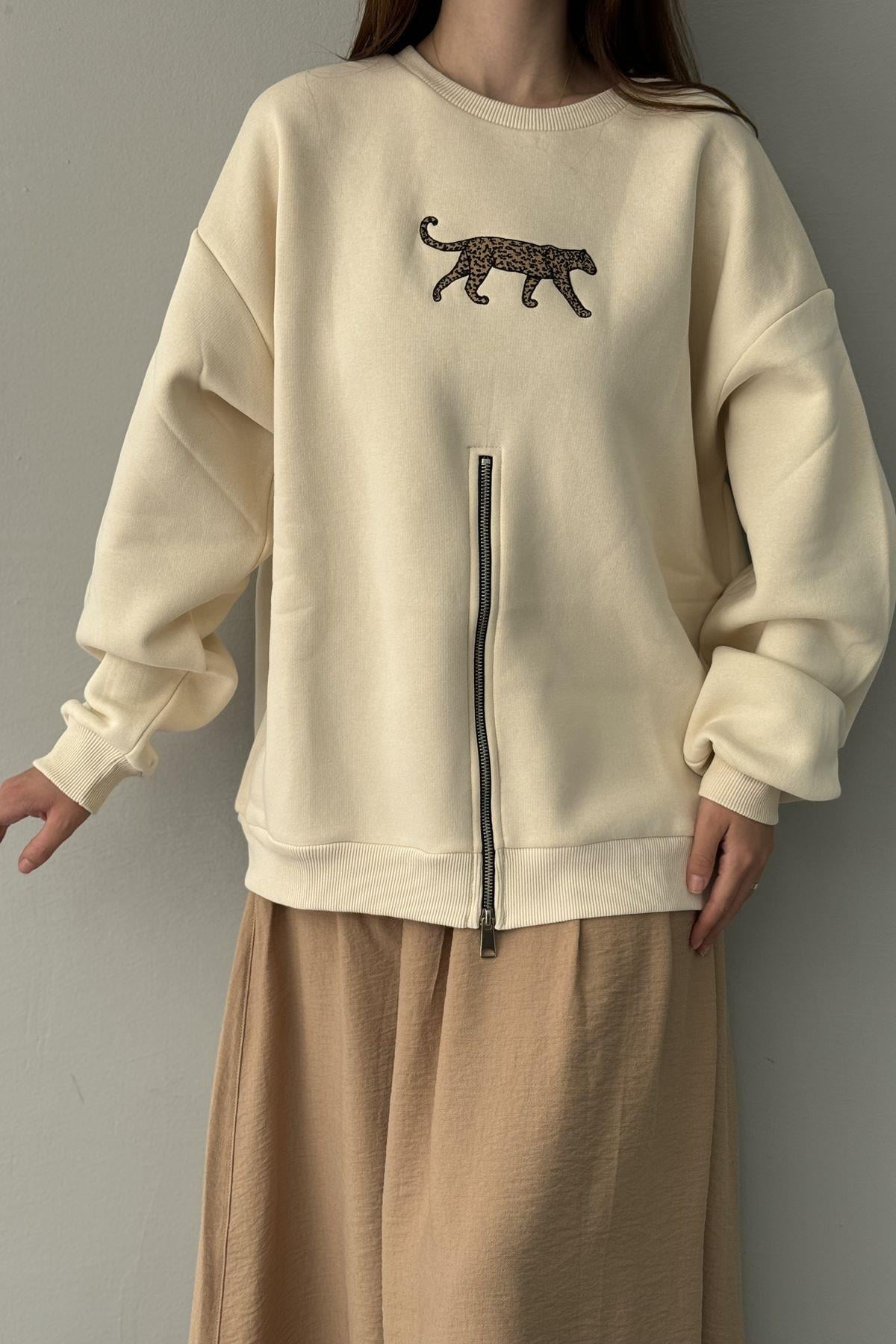 FERMUAR VE NAKIŞ DETAYLI SWEATSHIRT
