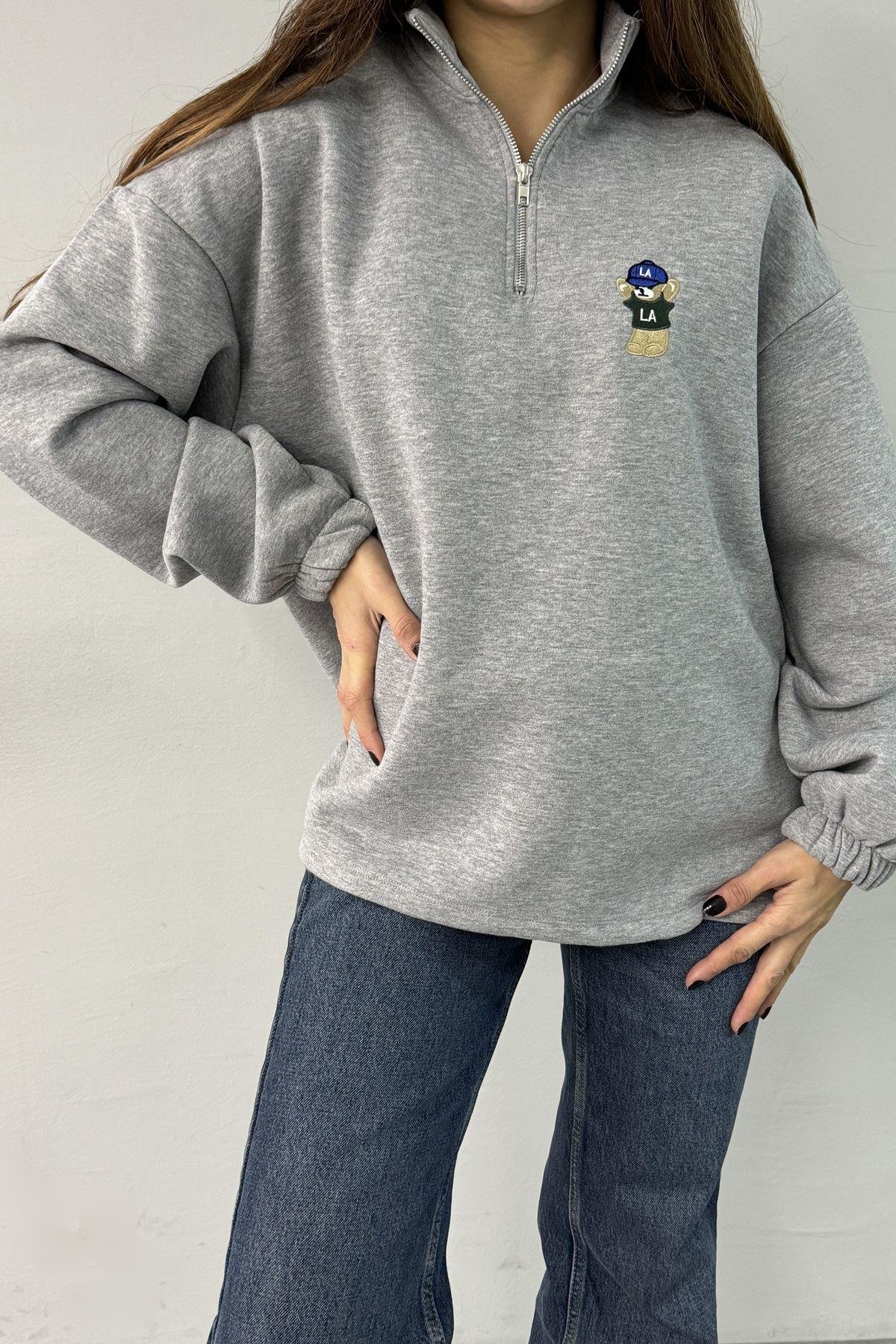 FERMUARLI NAKIŞLI DETAYLI SWEATSHIRT