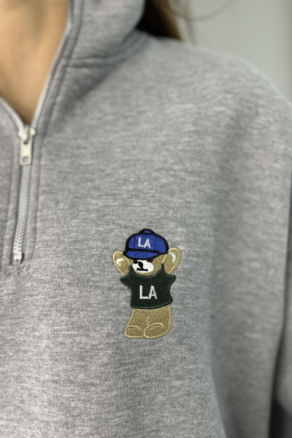 FERMUARLI NAKIŞLI DETAYLI SWEATSHIRT