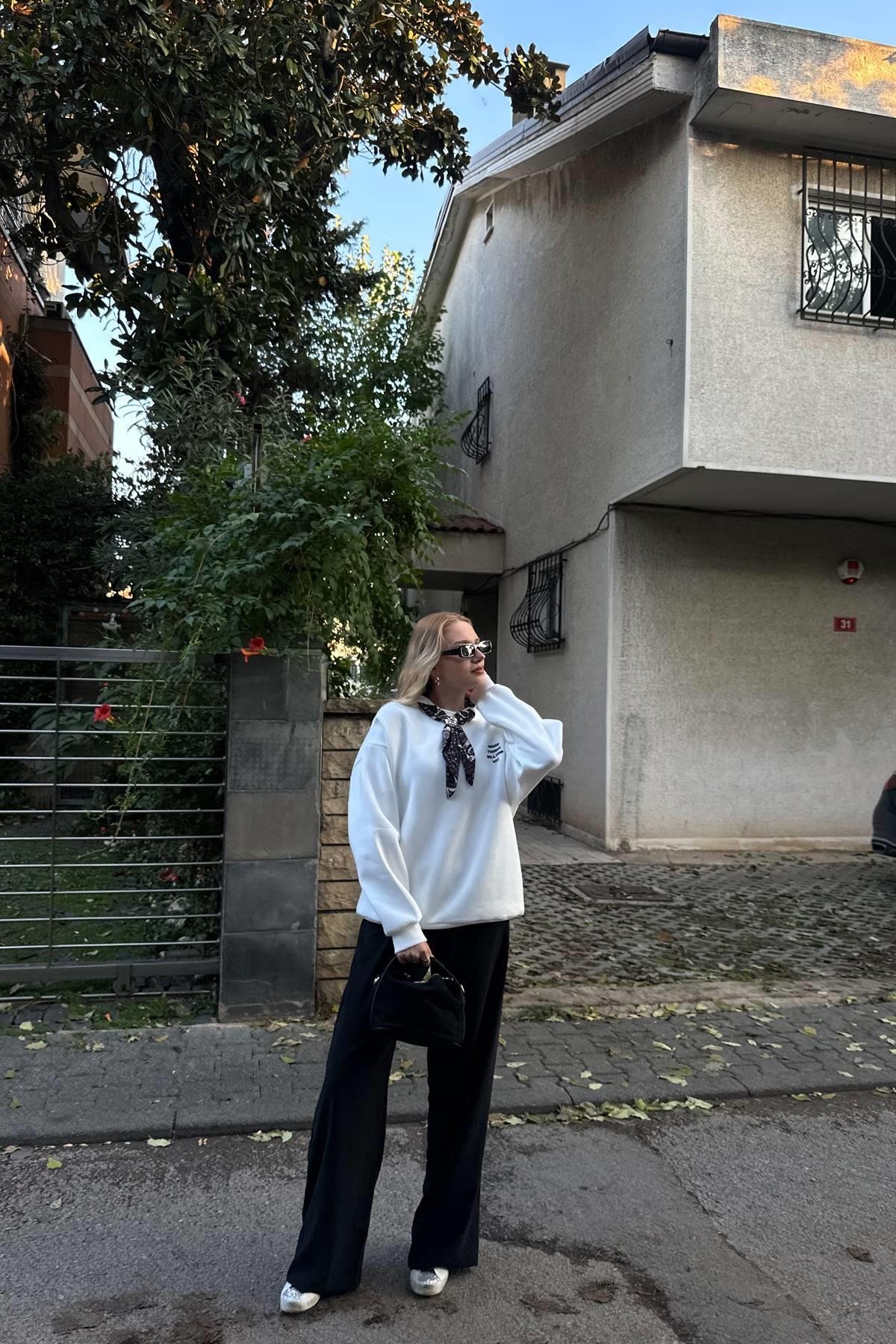 FULAR DETAYLI SWEATSHIRT