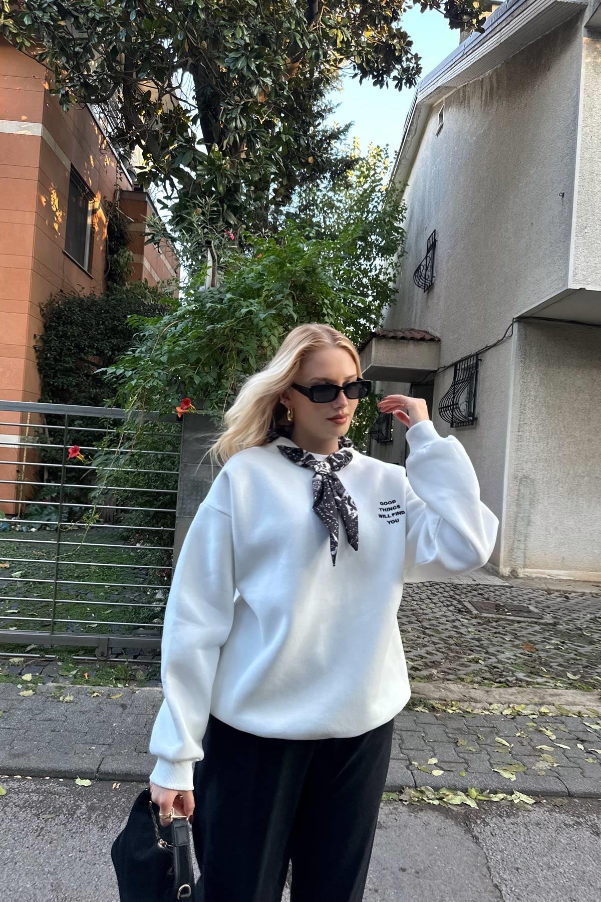 FULAR DETAYLI SWEATSHIRT